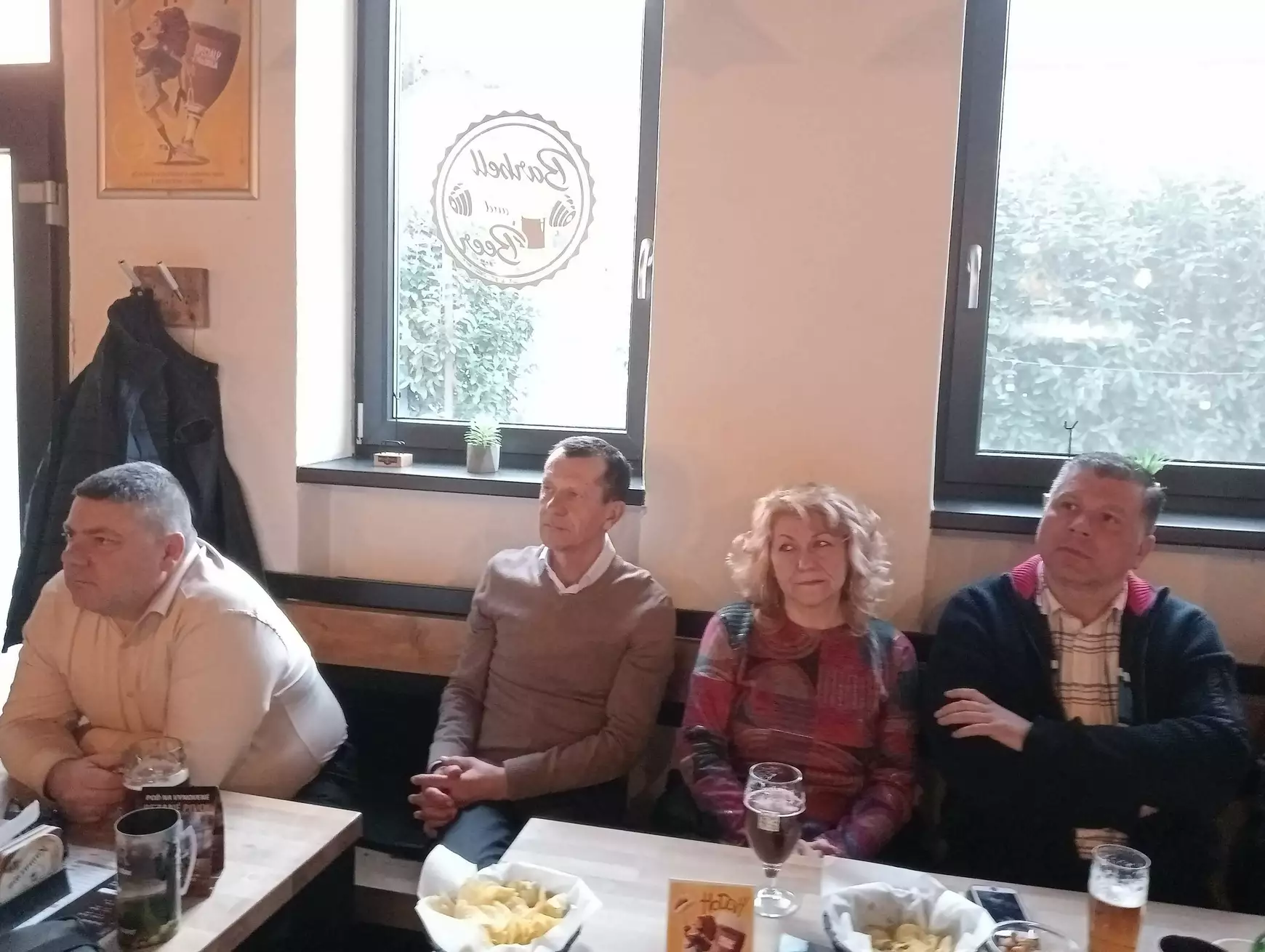 Tabuk nélkül Gubík Lászlóval, „pulóveres körútja” komáromi állomásán – KÉPEKKEL