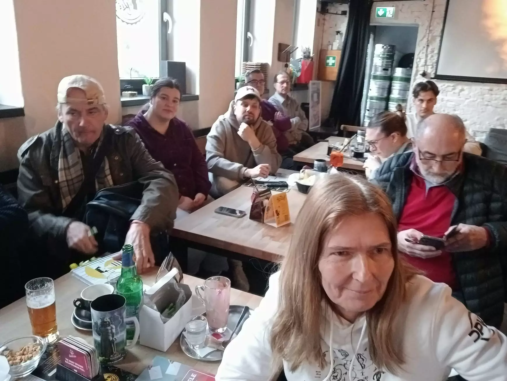 Tabuk nélkül Gubík Lászlóval, „pulóveres körútja” komáromi állomásán – KÉPEKKEL