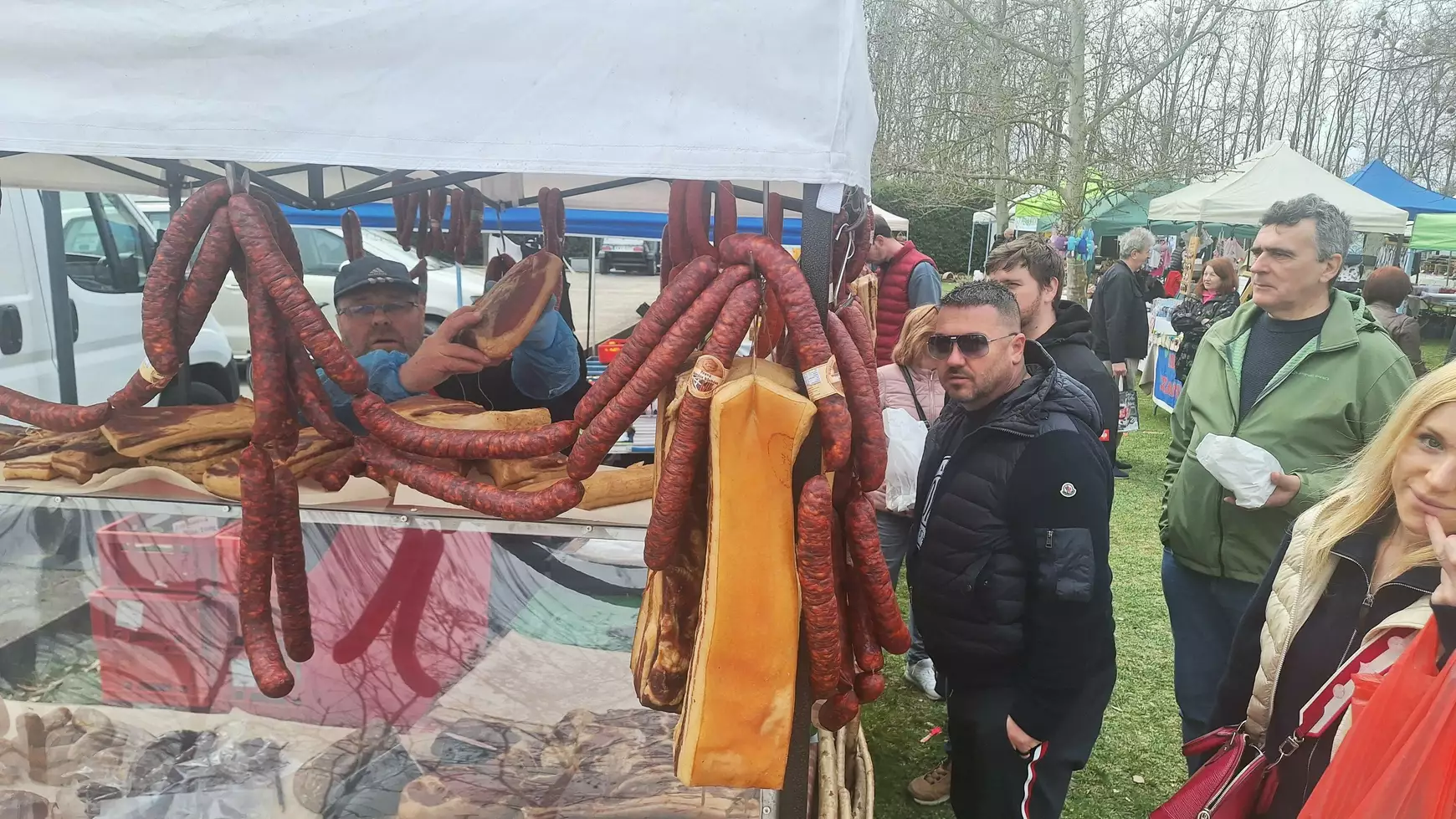 A húsvéti csilizközi őstermelői piac forgatagában...