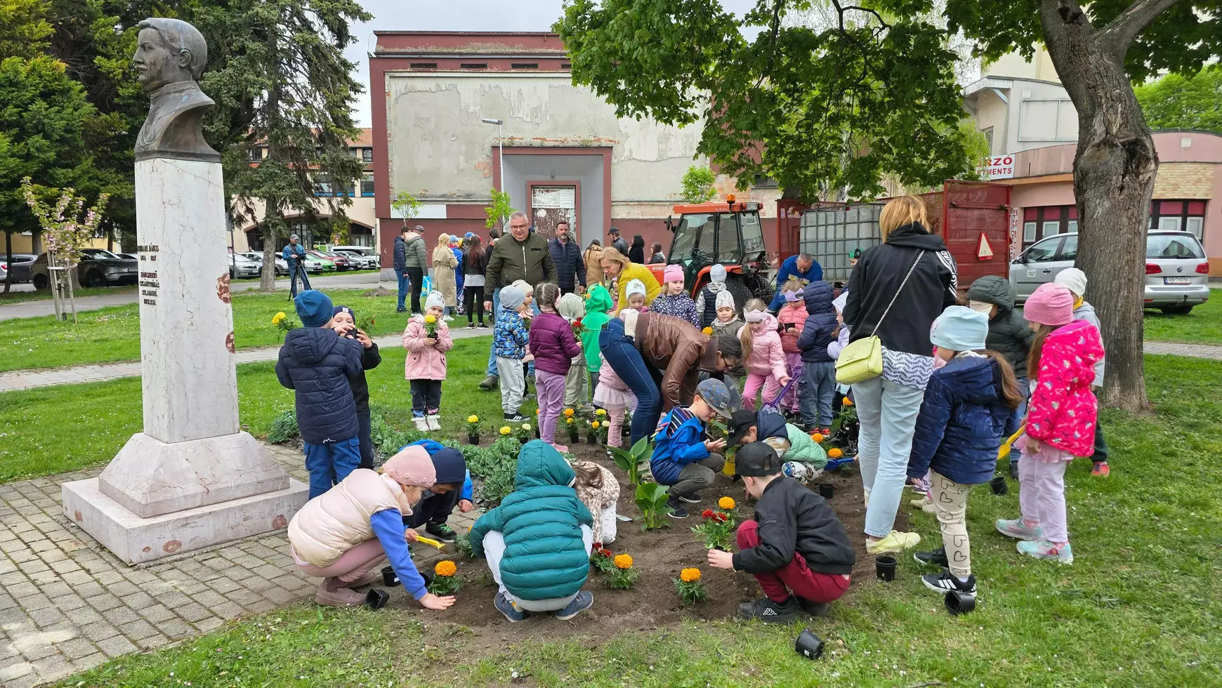 2026-04-21-fold-napja-viragultetes-15