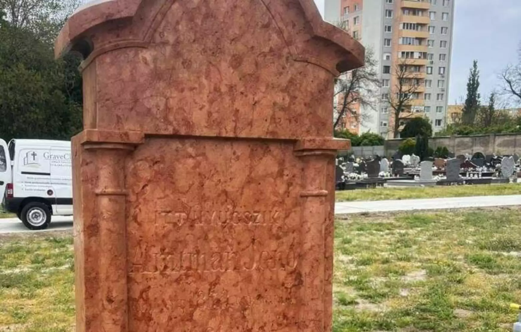 Felújították Komárom első polgármesterének sírját - KÉPEKKEL