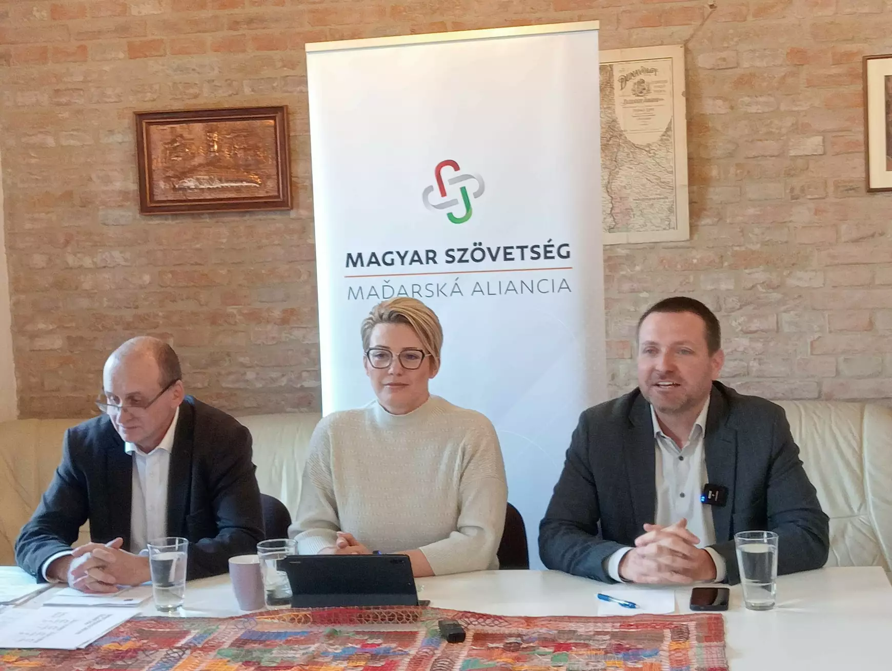 Folyó ügyekről, megyei és városi tervekről, pénz- és díjosztásról, mozicsillagról - KÉPEKKEL