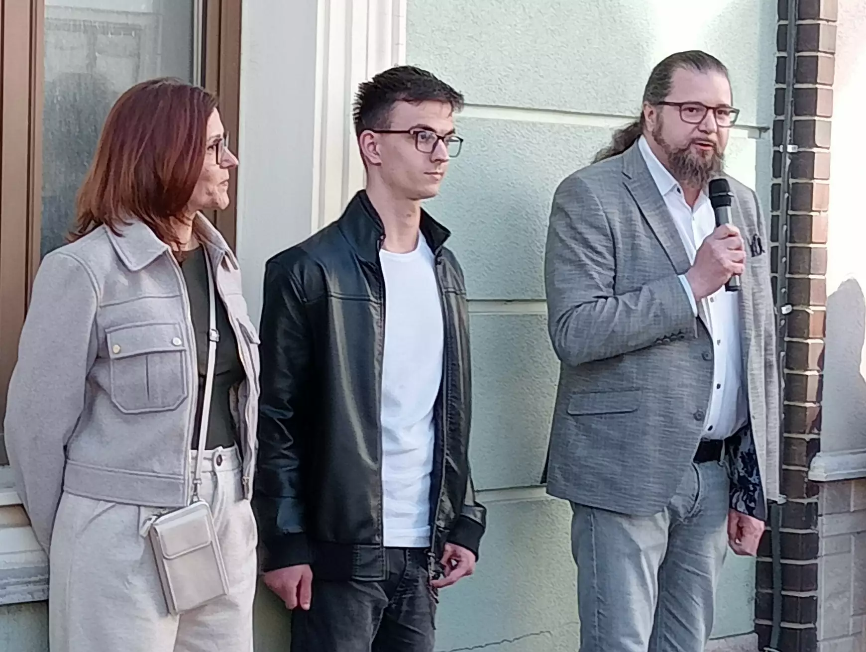 Jónak kell lenni, kabátokat magunk után hagyni, nem tövispalánkokat – felavatták Benkő Géza mozicsillagát – KÉPEKKEL