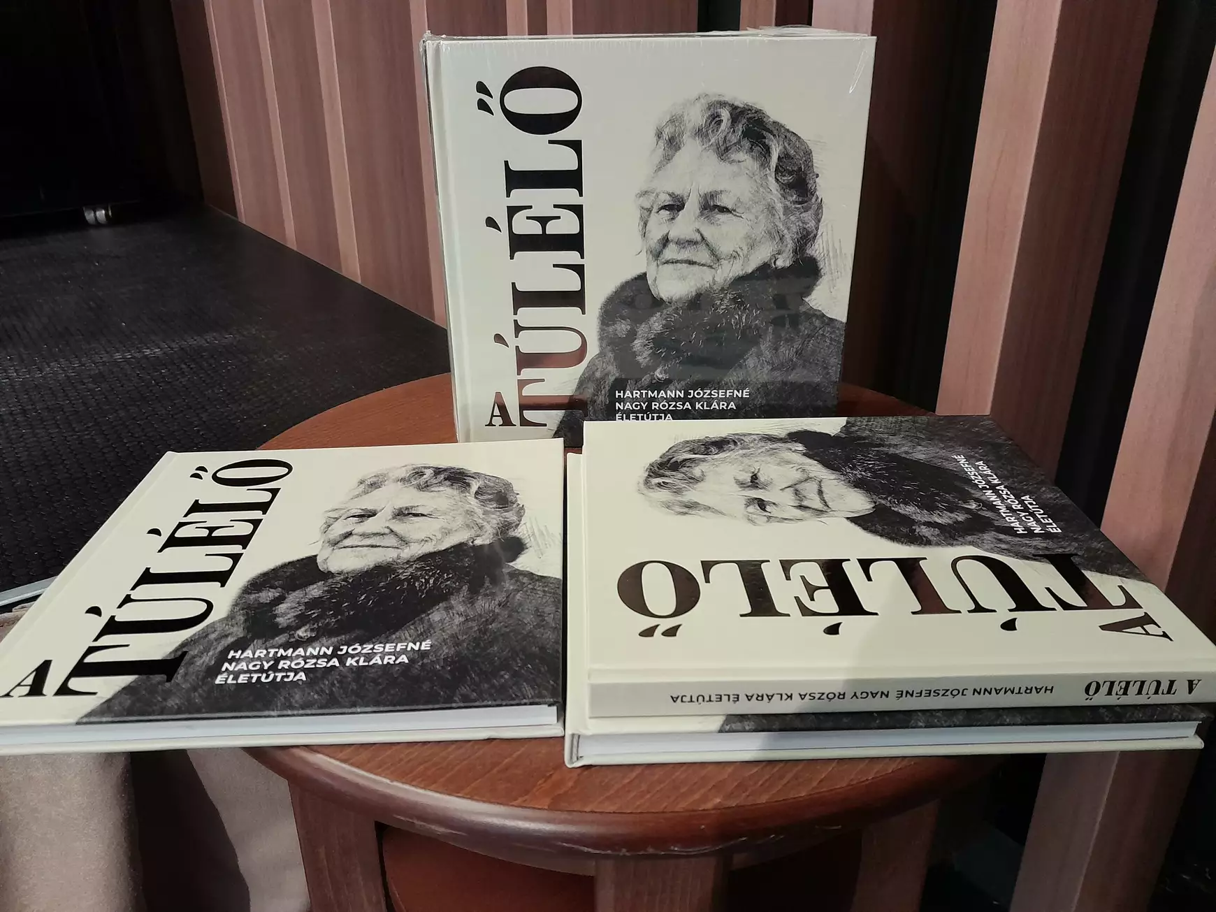 A Túlélő c. kötet
