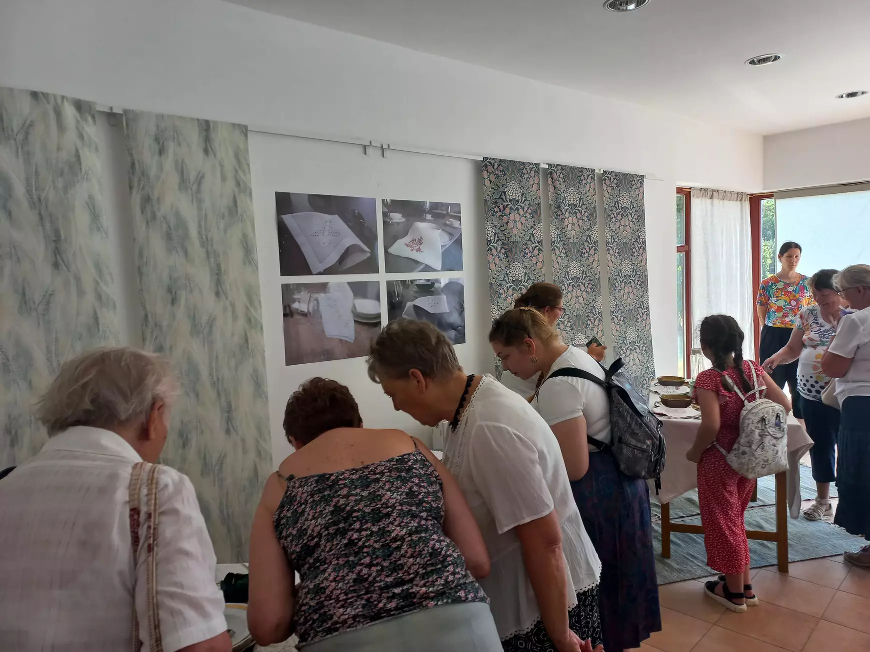 A múltból merítkezve, a jelennek hímezve - II. Hímzett ünnepi asztalkendő pályázat 