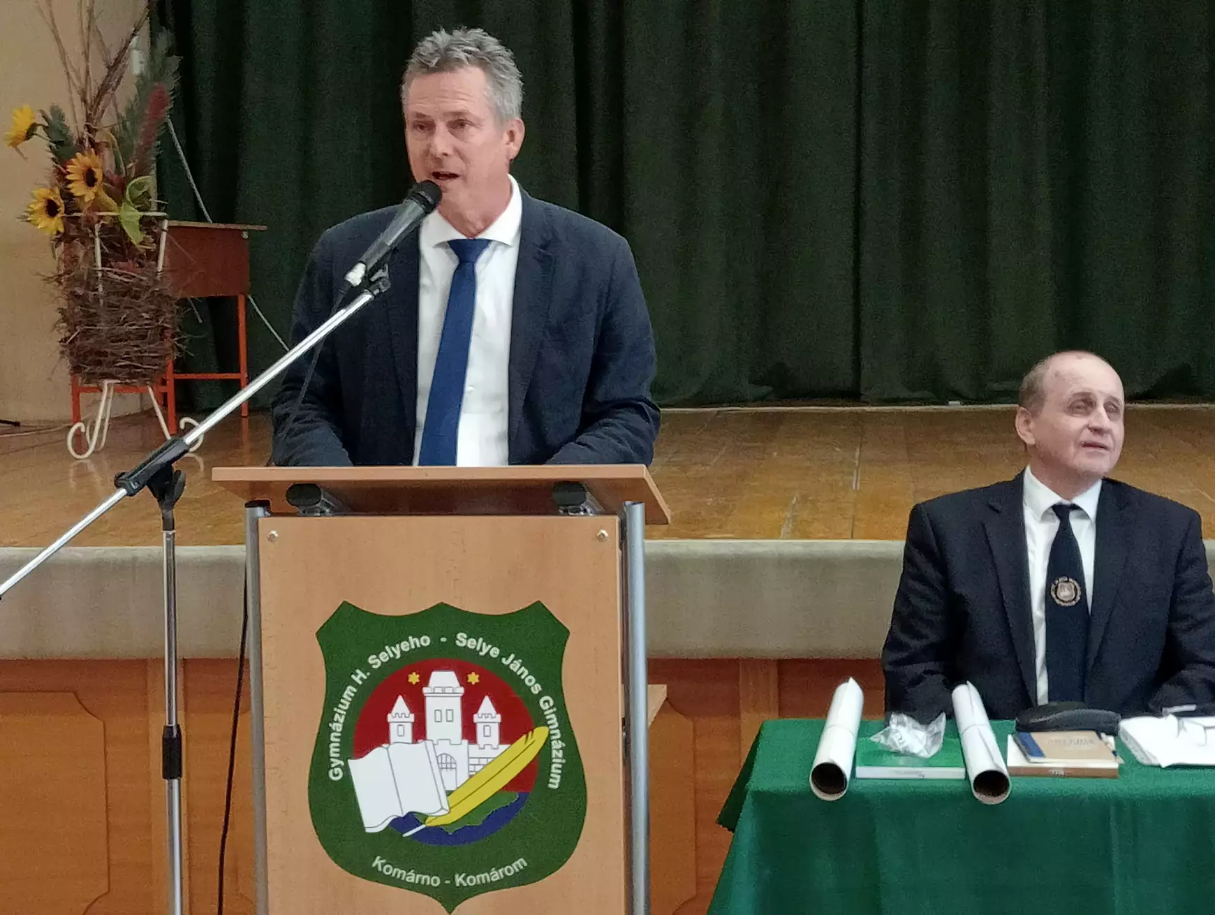 Az érett „selyések“ elbúcsúztak neves alma materüktől - KÉPEKKEL