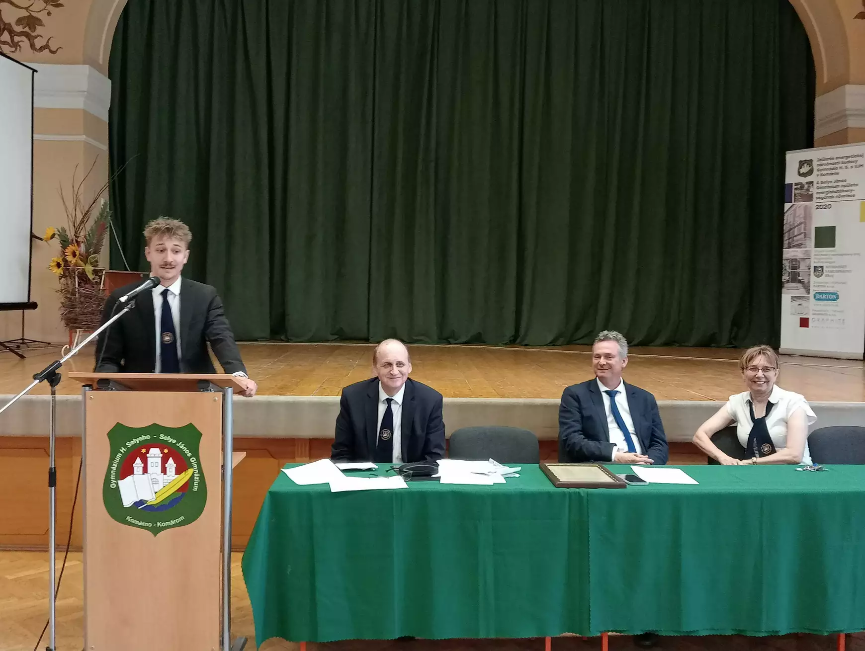 Az érett „selyések“ elbúcsúztak neves alma materüktől - KÉPEKKEL
