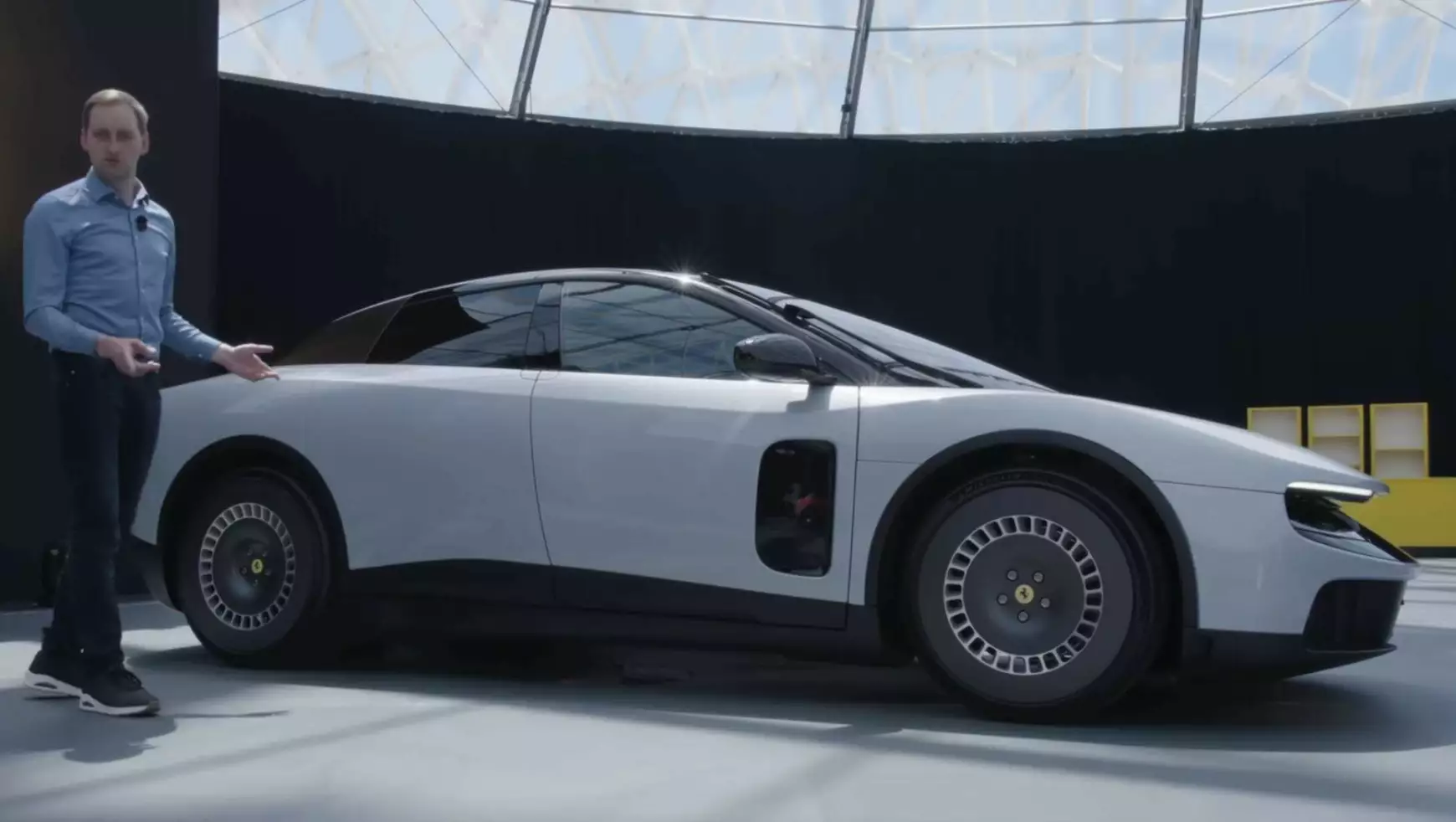 Luce - az elektromos Ferrari a bemutatóján - Youtube