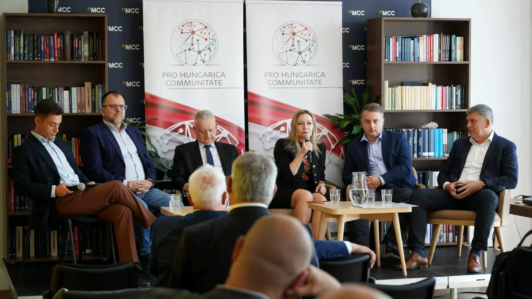 A konferencia egyik panelbeszélgetése