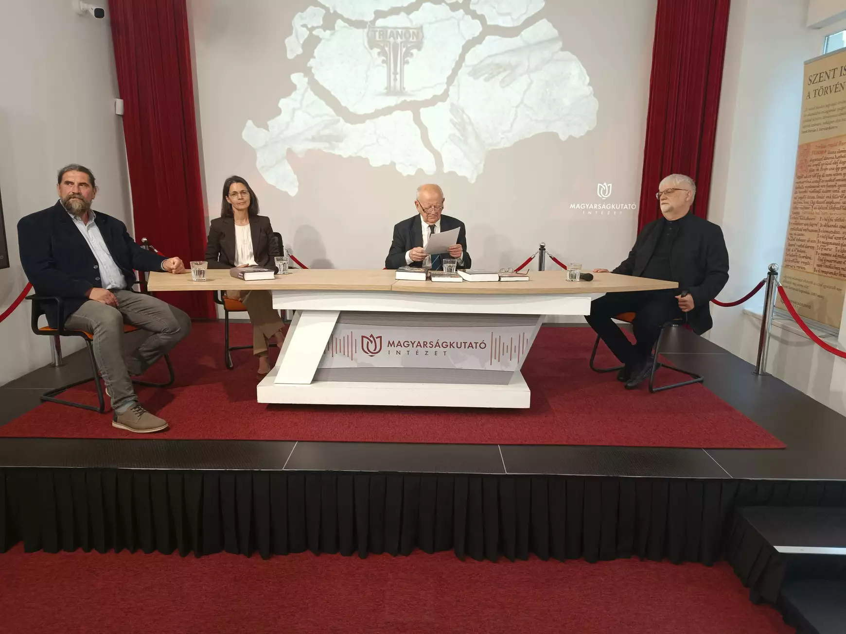 Pódiumbeszélgetés a Magyarságkutató Intézetben