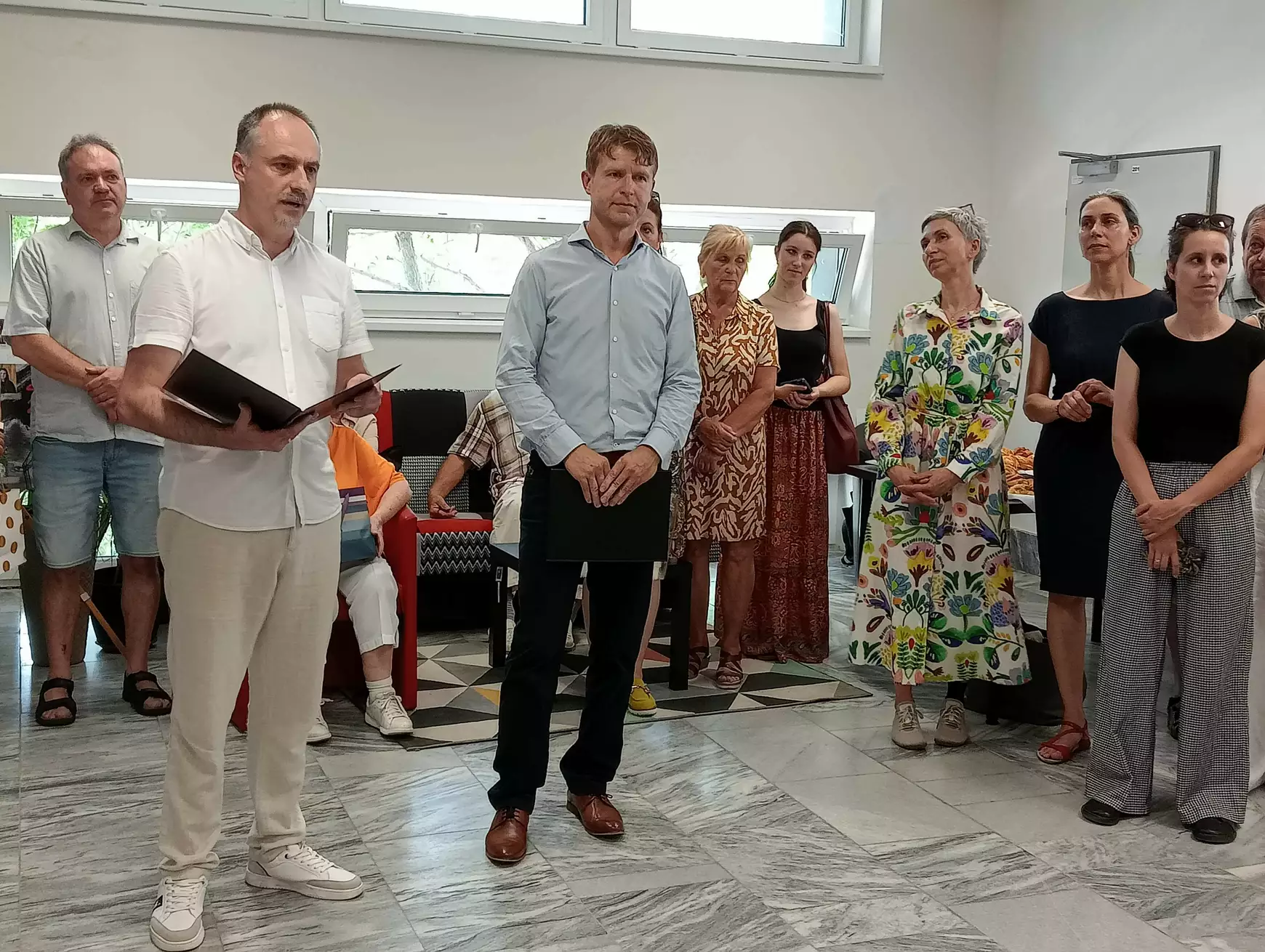 Bimbódzó tehetségek művei a komáromi Szinnyei József Könyvtárban – KÉPEKKEL