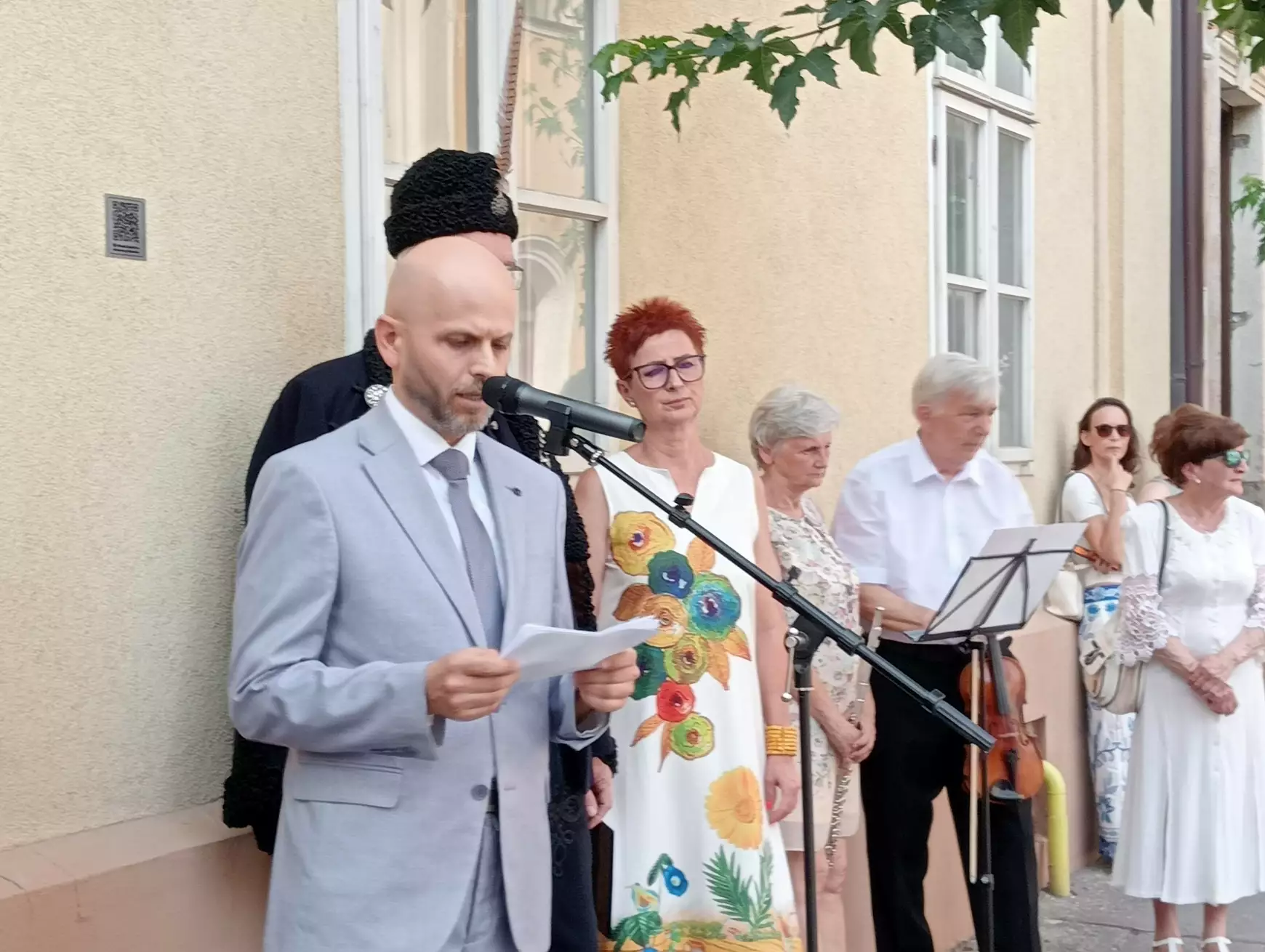 Komáromban már emléktábla hirdeti: itt jelent meg az első magyar nyelvű ismeretterjesztő folyóirat – KÉPEKKEL