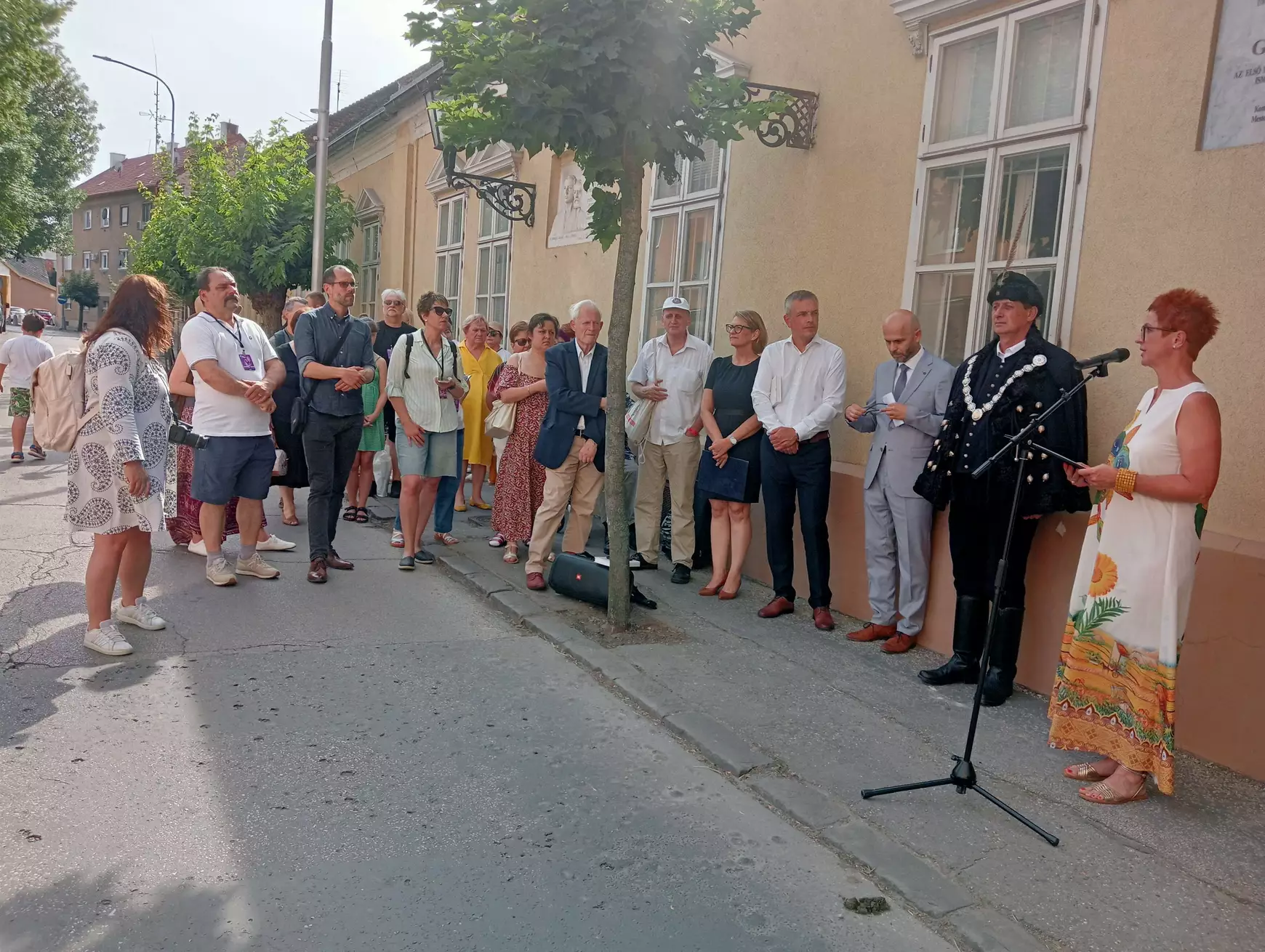 Komáromban már emléktábla hirdeti: itt jelent meg az első magyar nyelvű ismeretterjesztő folyóirat – KÉPEKKEL