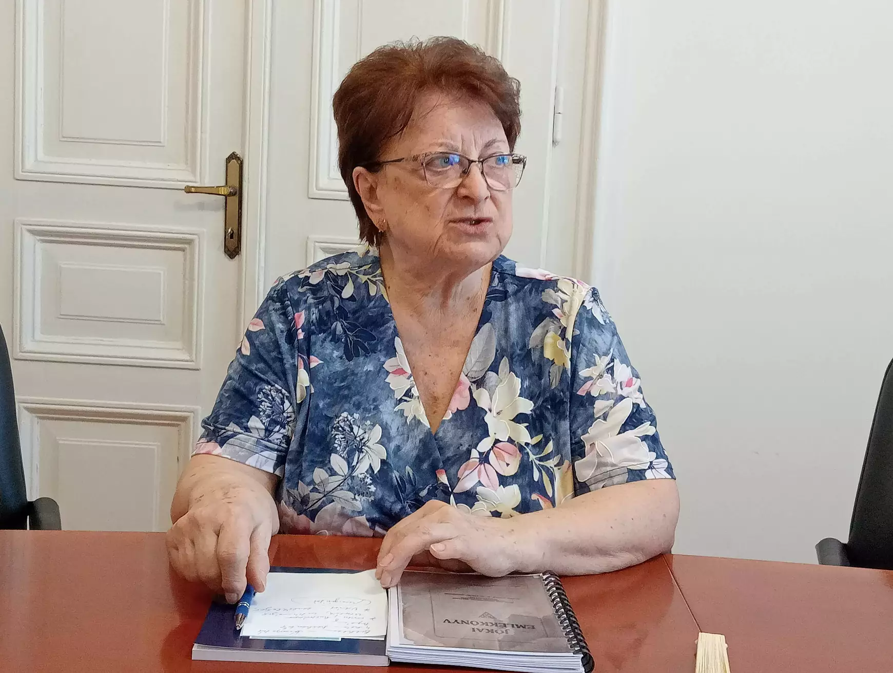 Emlékkönyv jelent meg a Jókai-emlékév komáromi eseményeiről – KÉPEKKEL
