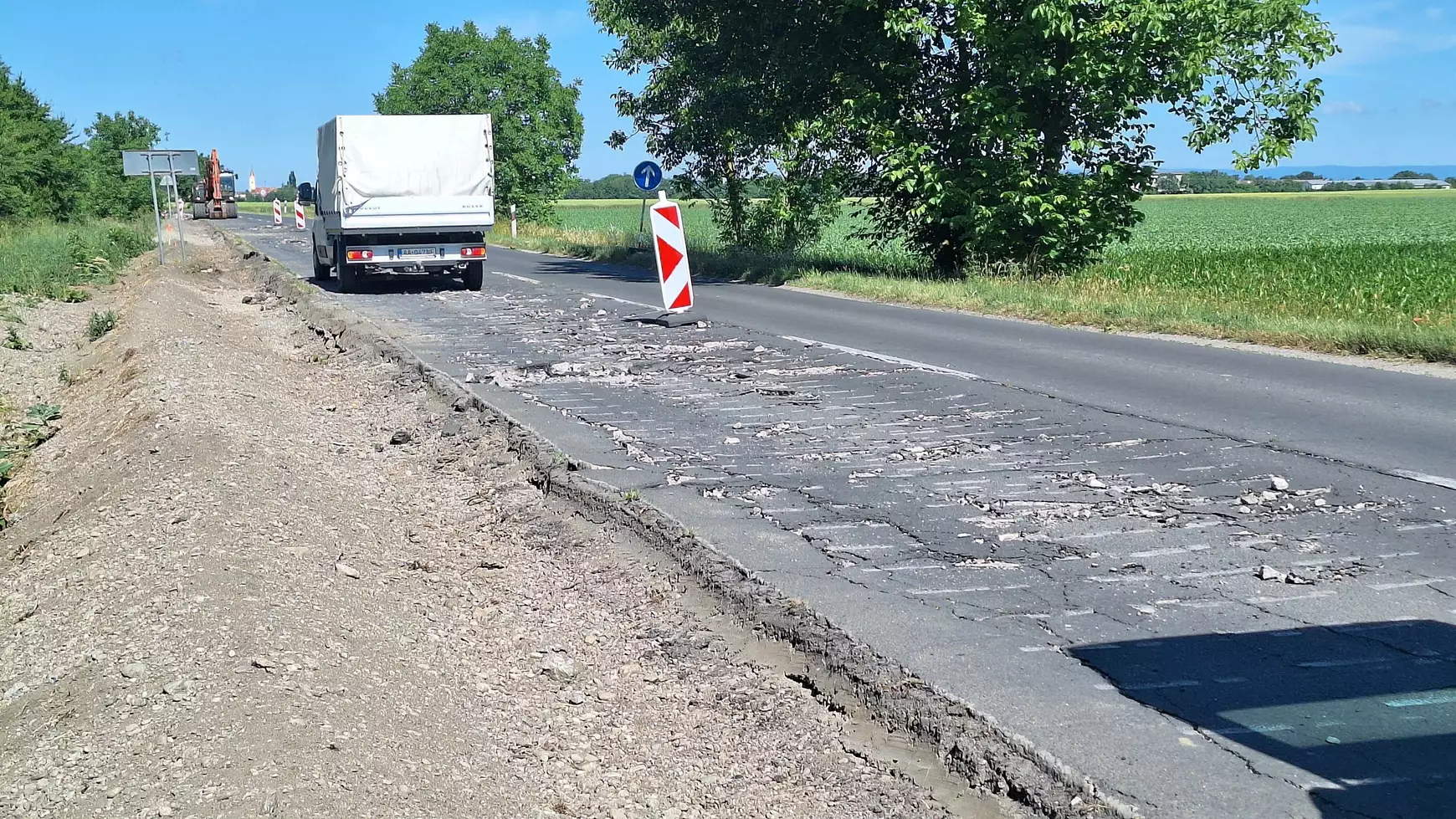 megkezdtek-a-betonlapok-feltoreset