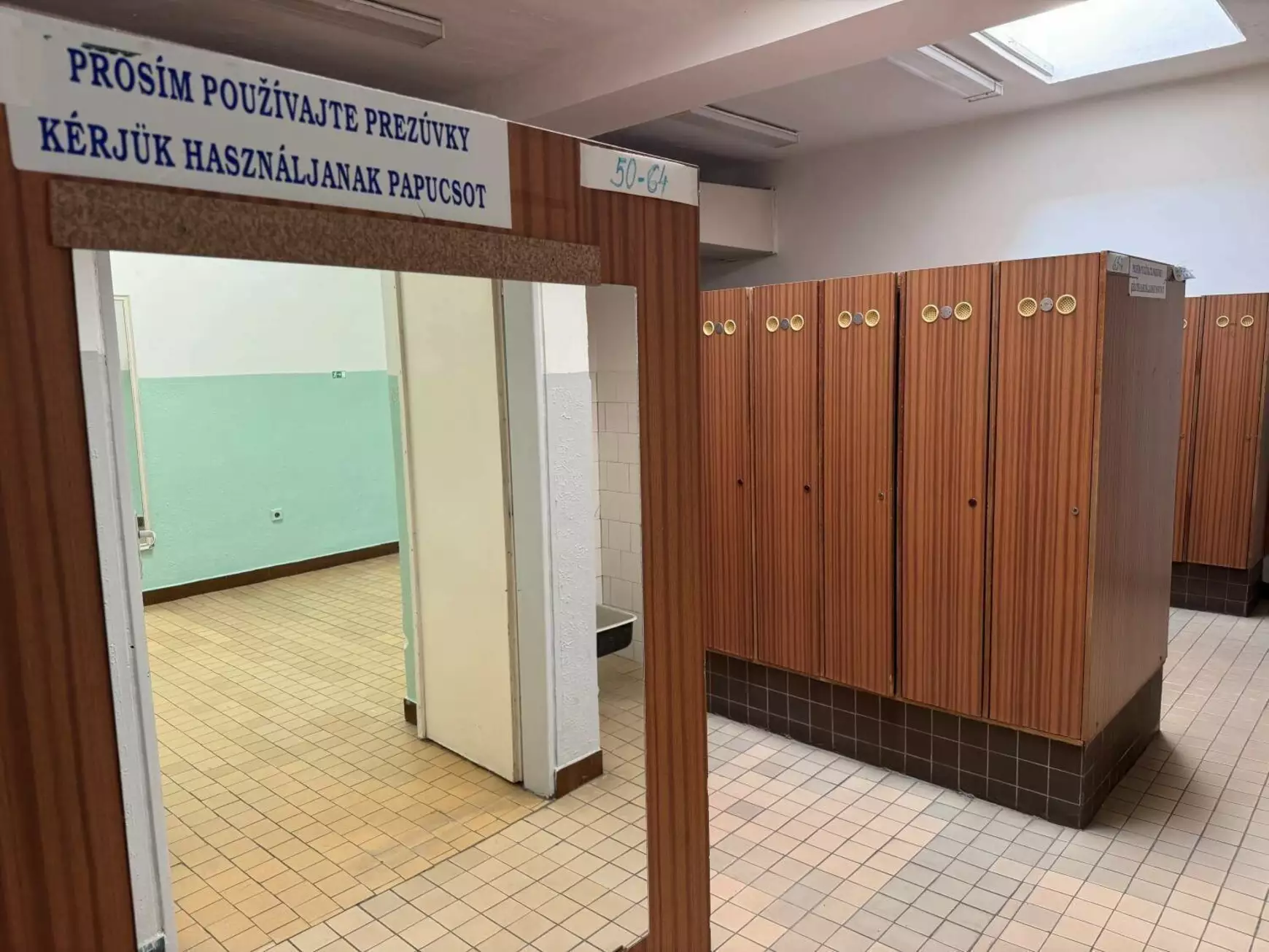 Szeptember 15-én nyílik az addig megújuló komáromi uszoda – KÉPEKKEL