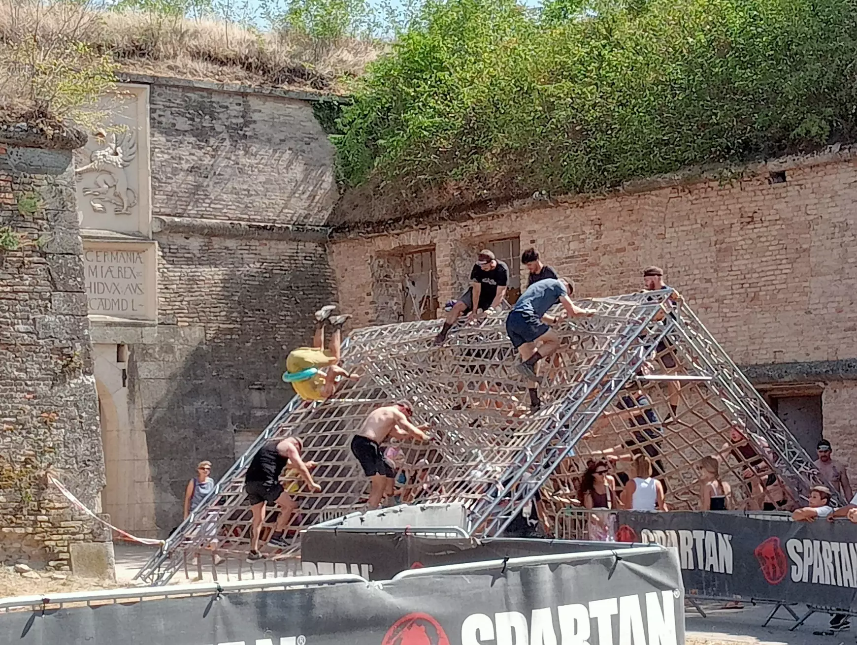 Elszánt spártai harcosok szállták meg a komáromi erődöt – KÉPEKKEL 