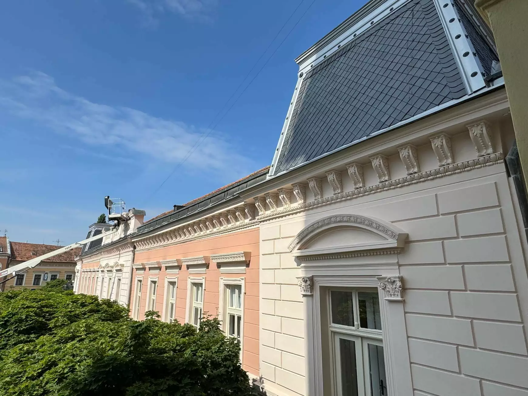 Odafenn Déryné és a grófi család is örülhet a Zichy-palota megújulásának – KÉPEKKEL 