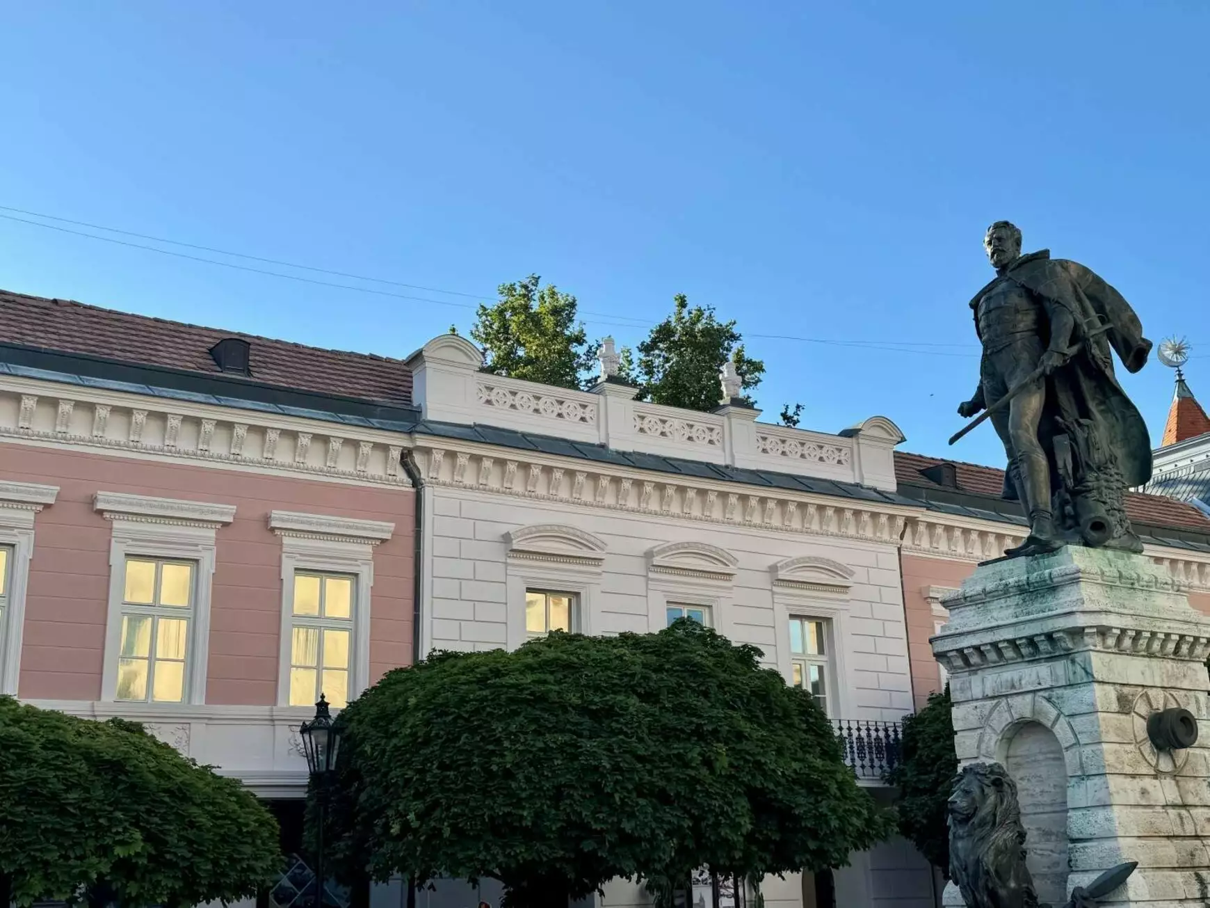 Odafenn Déryné és a grófi család is örülhet a Zichy-palota megújulásának – KÉPEKKEL 