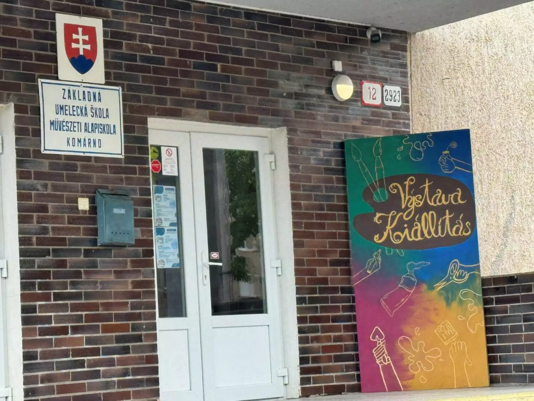  Megújul a Komáromi Művészeti Alapiskola mindkét épületszárnya – KÉPEKKEL