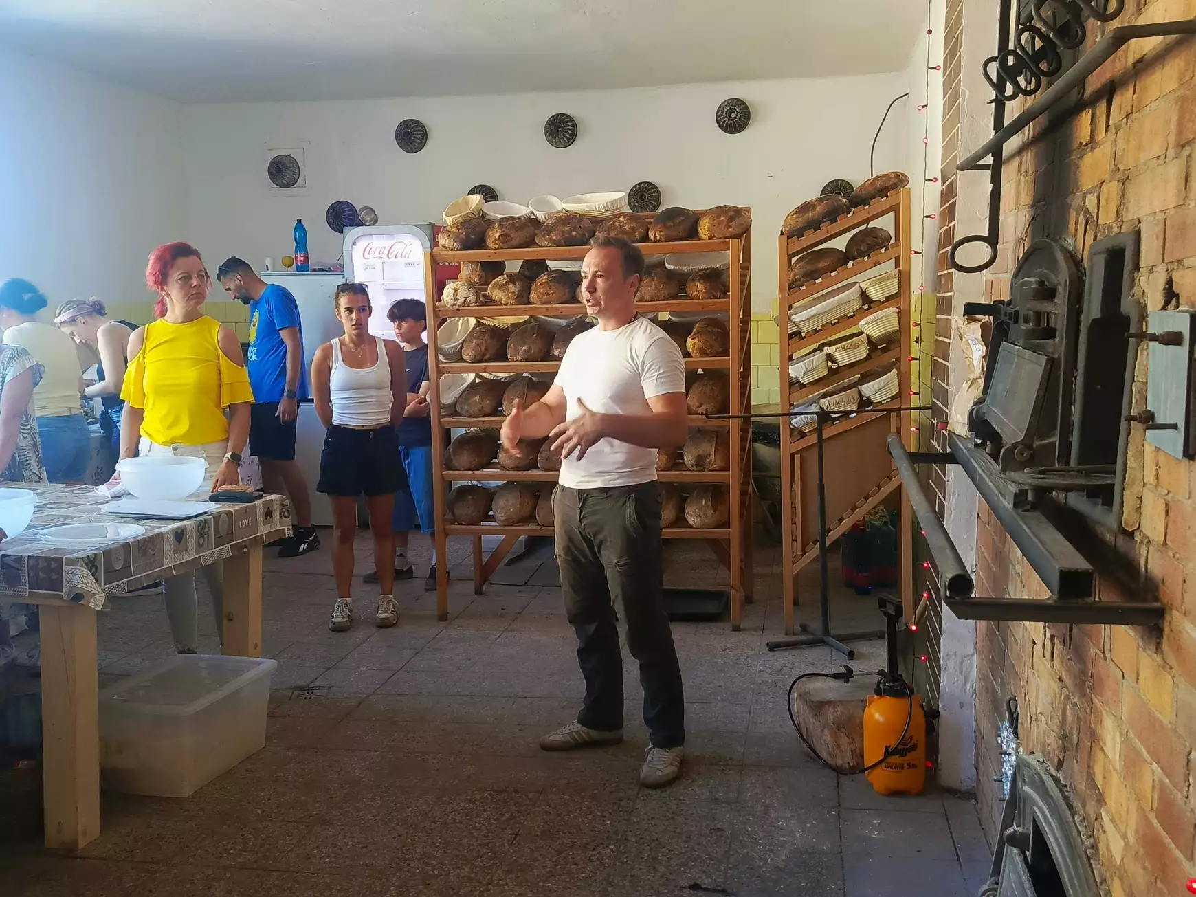Az első instrukciókat osztja meg Patrik a résztvevőkkel