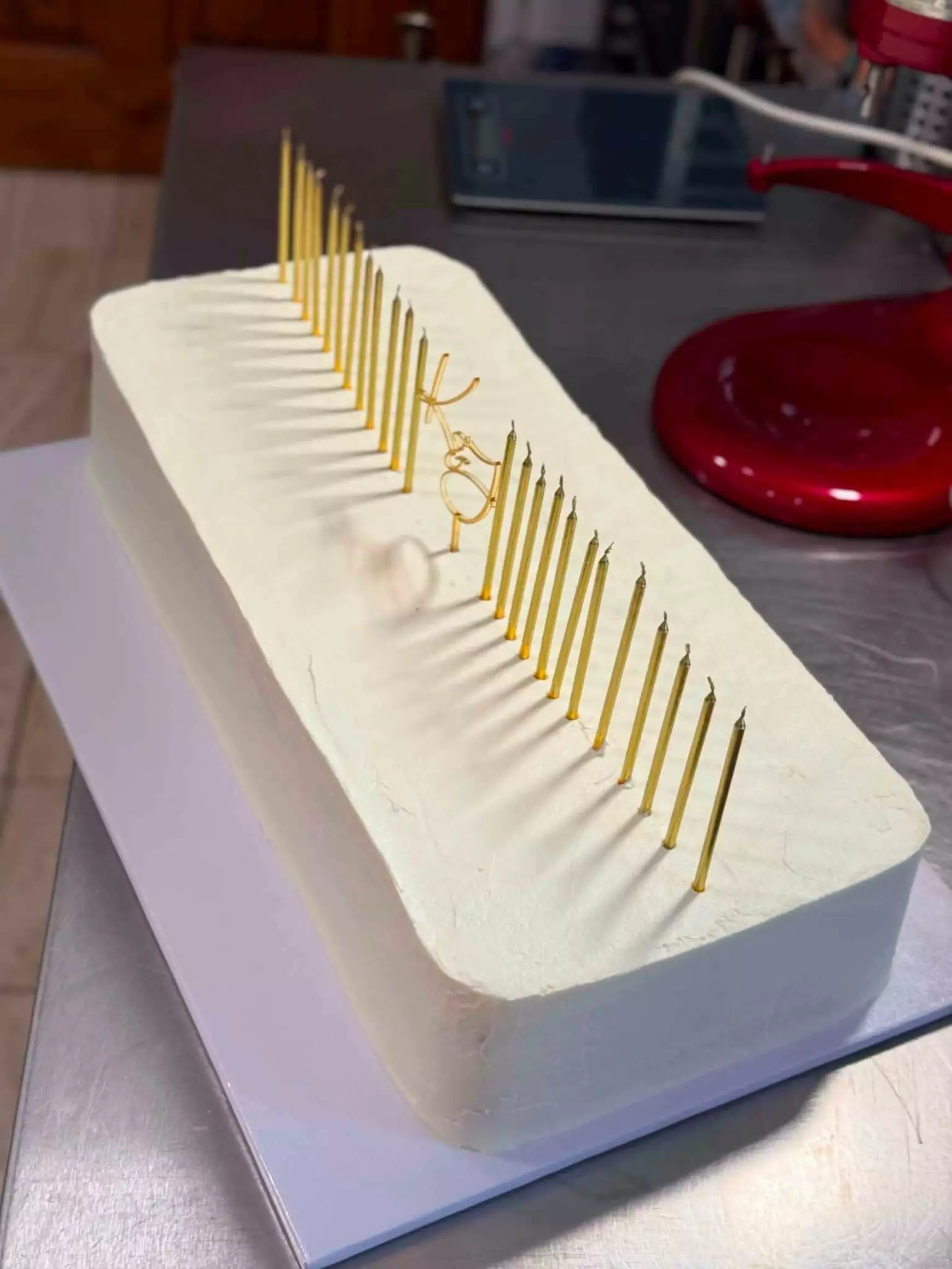 egy-hosszu-torta-foto-castel_0