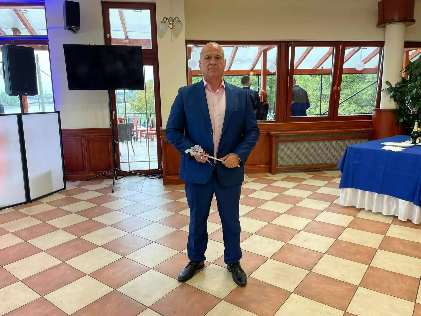 tibi-vofely-avagy-sklut-tibor-tibi-vovely-facebook-oldala-04