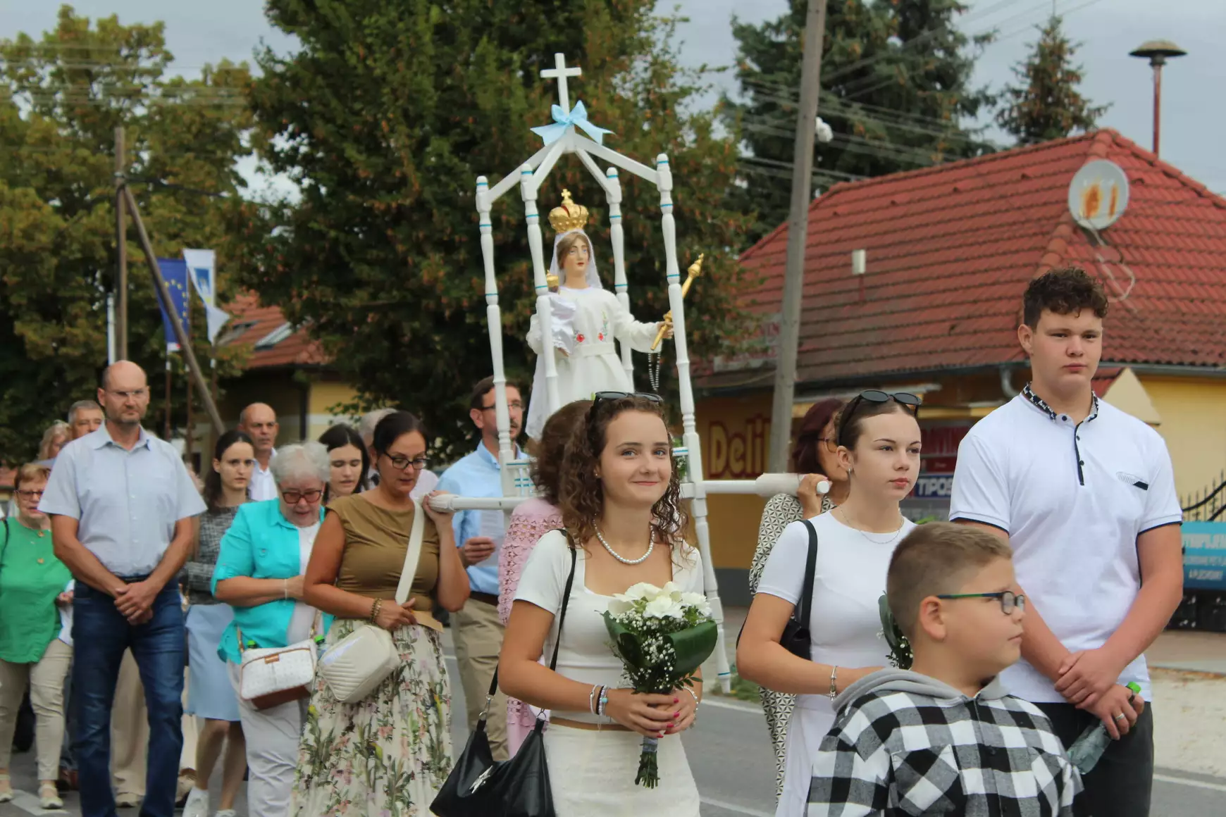 Kisboldogasszony búcsú Tallóson