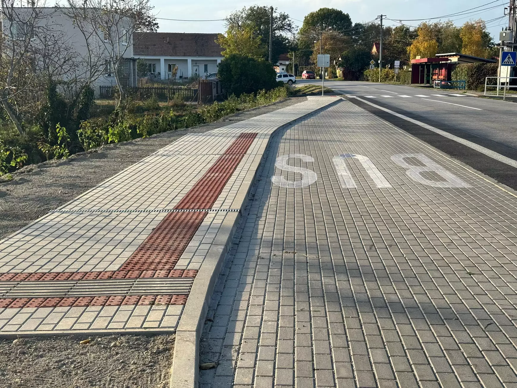 Új buszmegállóhely Izsán 