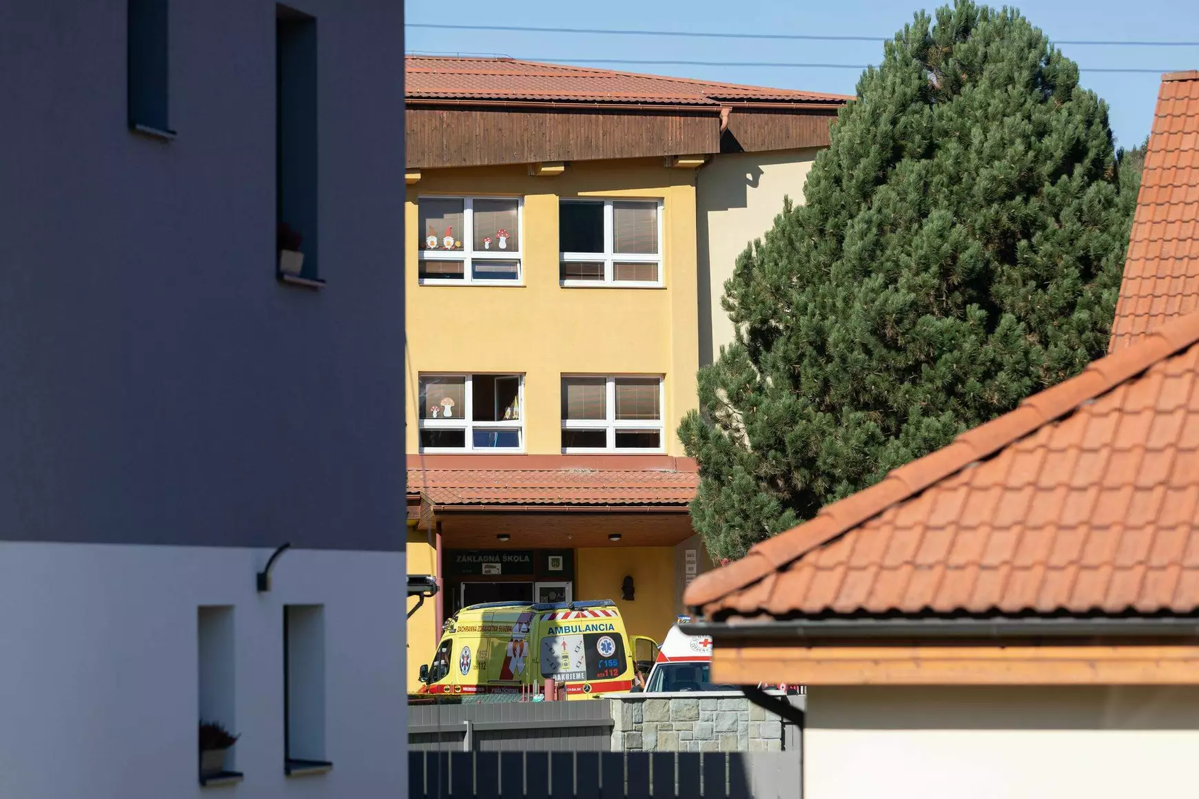 Szaniszlófalva iskola, támadás
