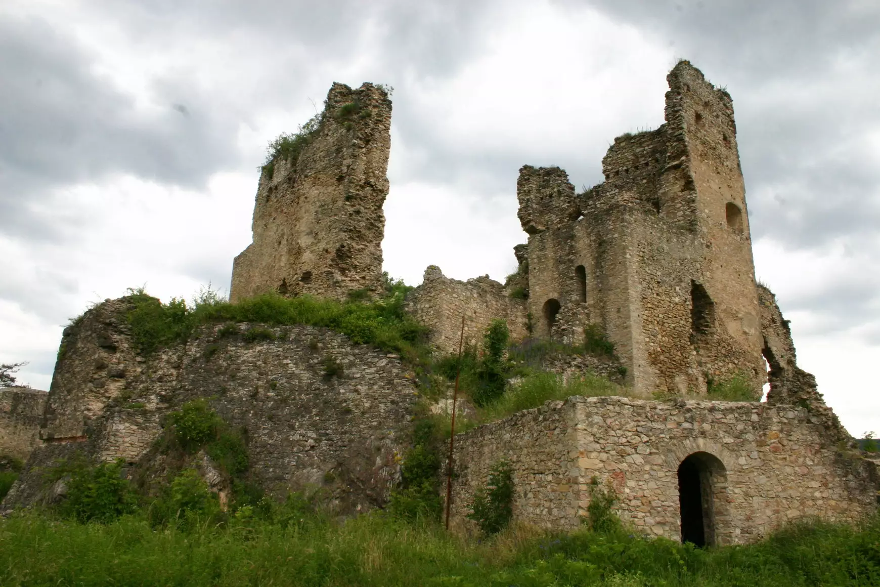 Vár