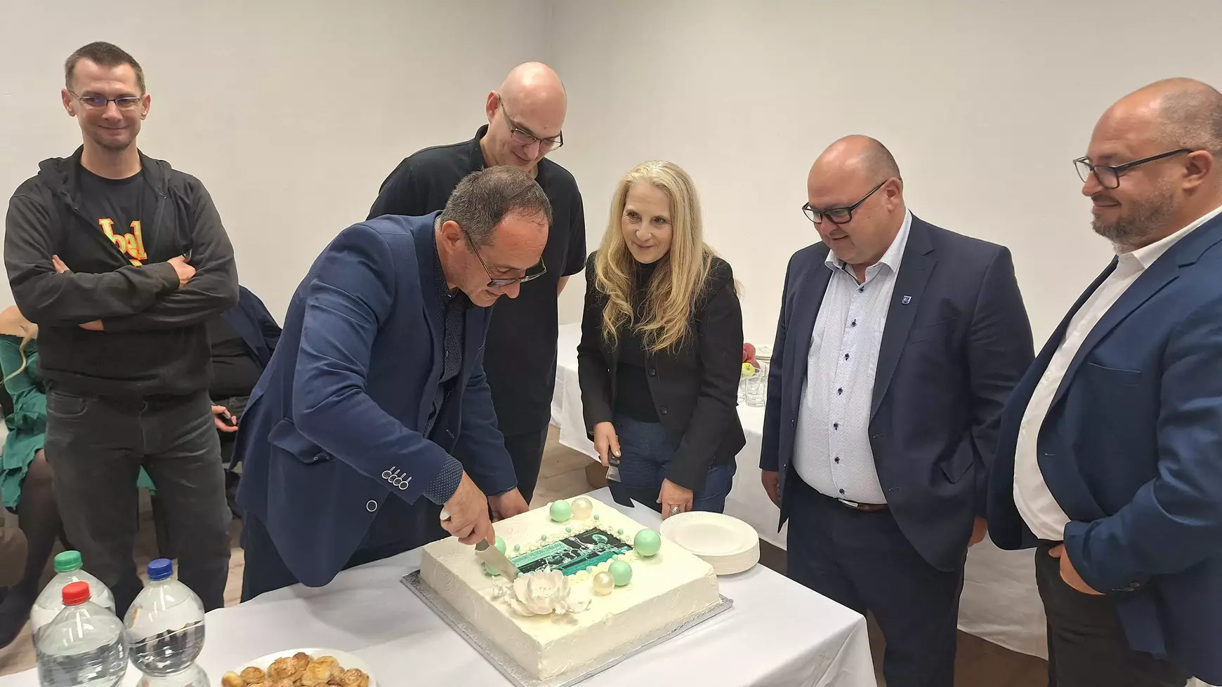 a-tortat-varga-viktor-szelte-fel