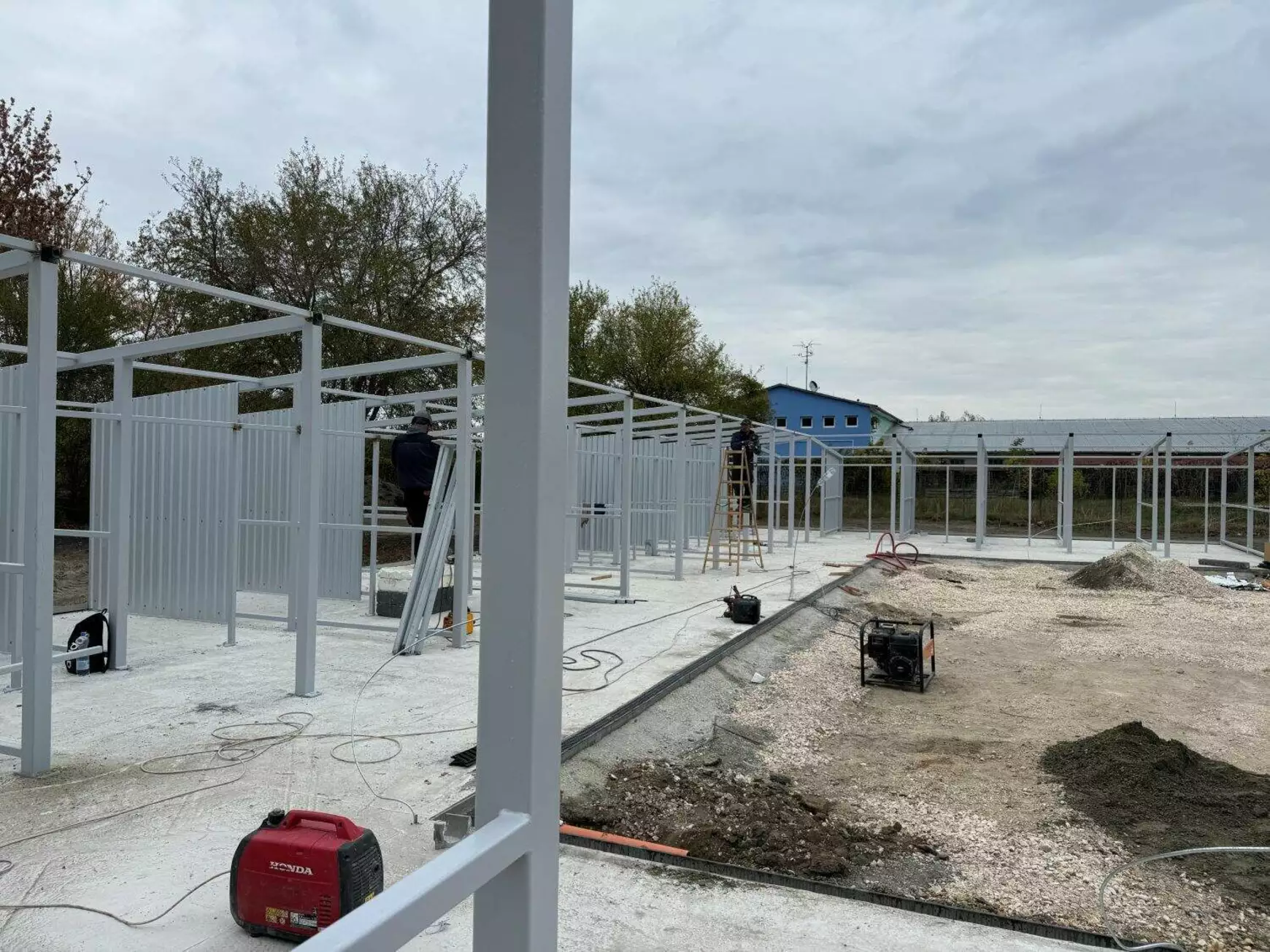 Előbb új kutyamenhely, majd kisállattemető létesül Komáromban – KÉPEKKEL