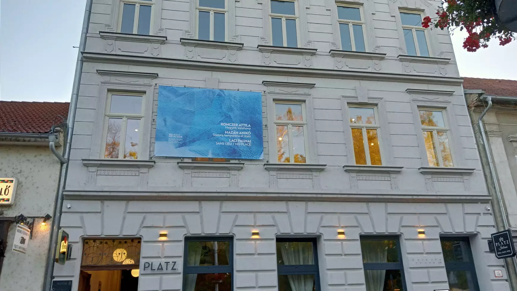 Ifjú alkotók vallomásai az emlékezettorzulás okairól és hatásairól a PLATZ Galériában – KÉPEKKEL