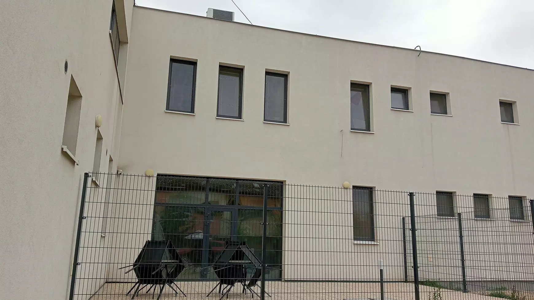 Közös cél a Szinnyei József Könyvtár környékének megszépítése – KÉPEKKEL