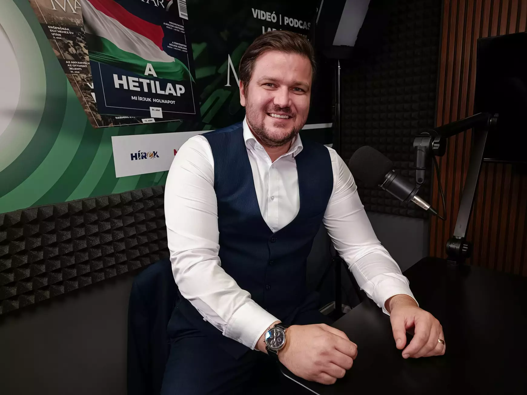 Nagy Dávid_foto Somogyi Sz._Nagy Dávid az Adásidő stúdiójában_IMG_20261006_085543