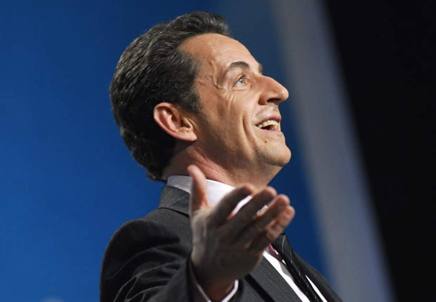 201103141552340.nicolas_sarkozy_france_blue.jpg
