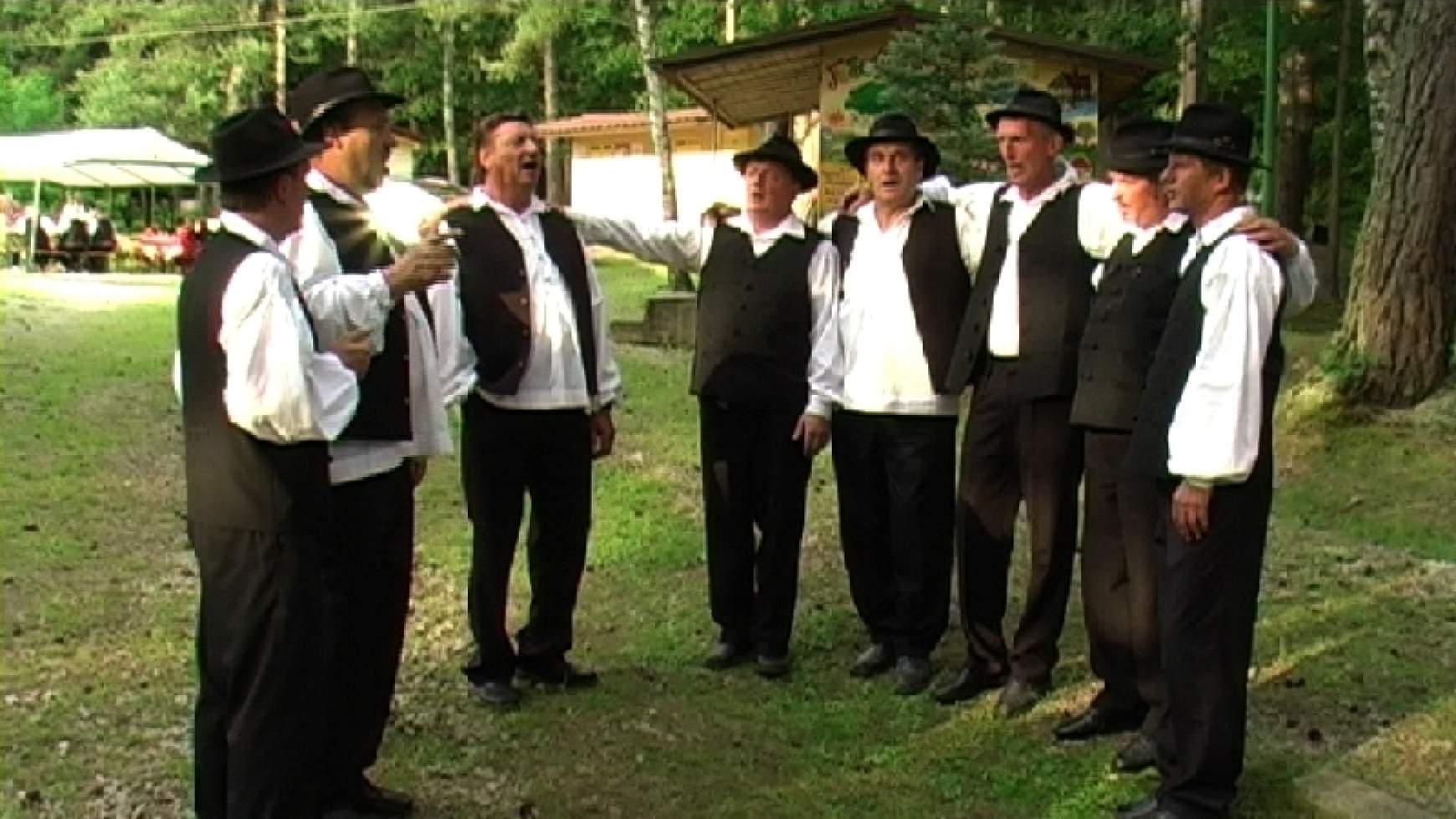 201406291604210.ferfieneklocsoportz.jpg