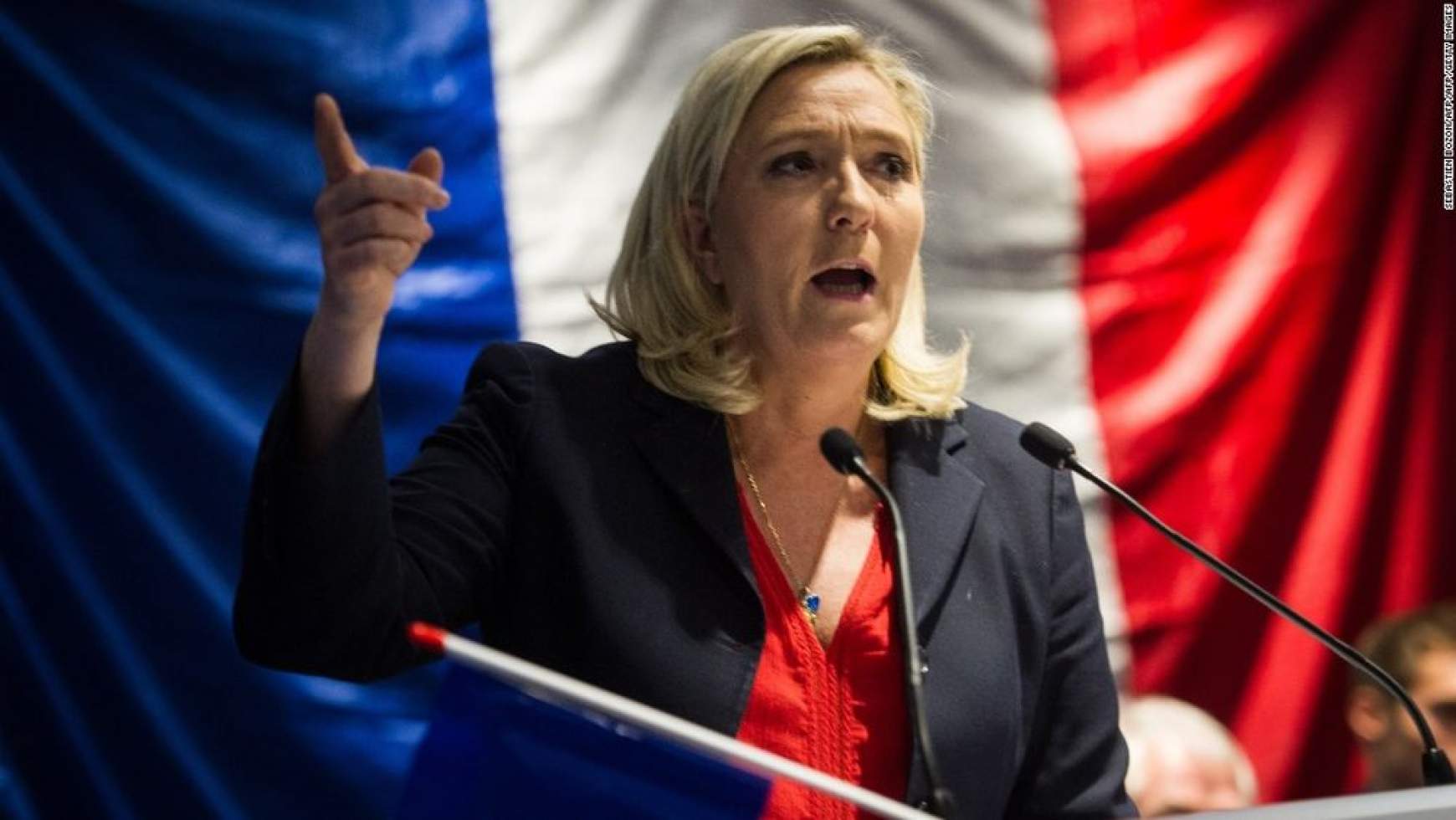 201705021215530.-marine-le-pen-france-flag.jpg 201705021215530.-marine-le-pen-france-flag.jpg