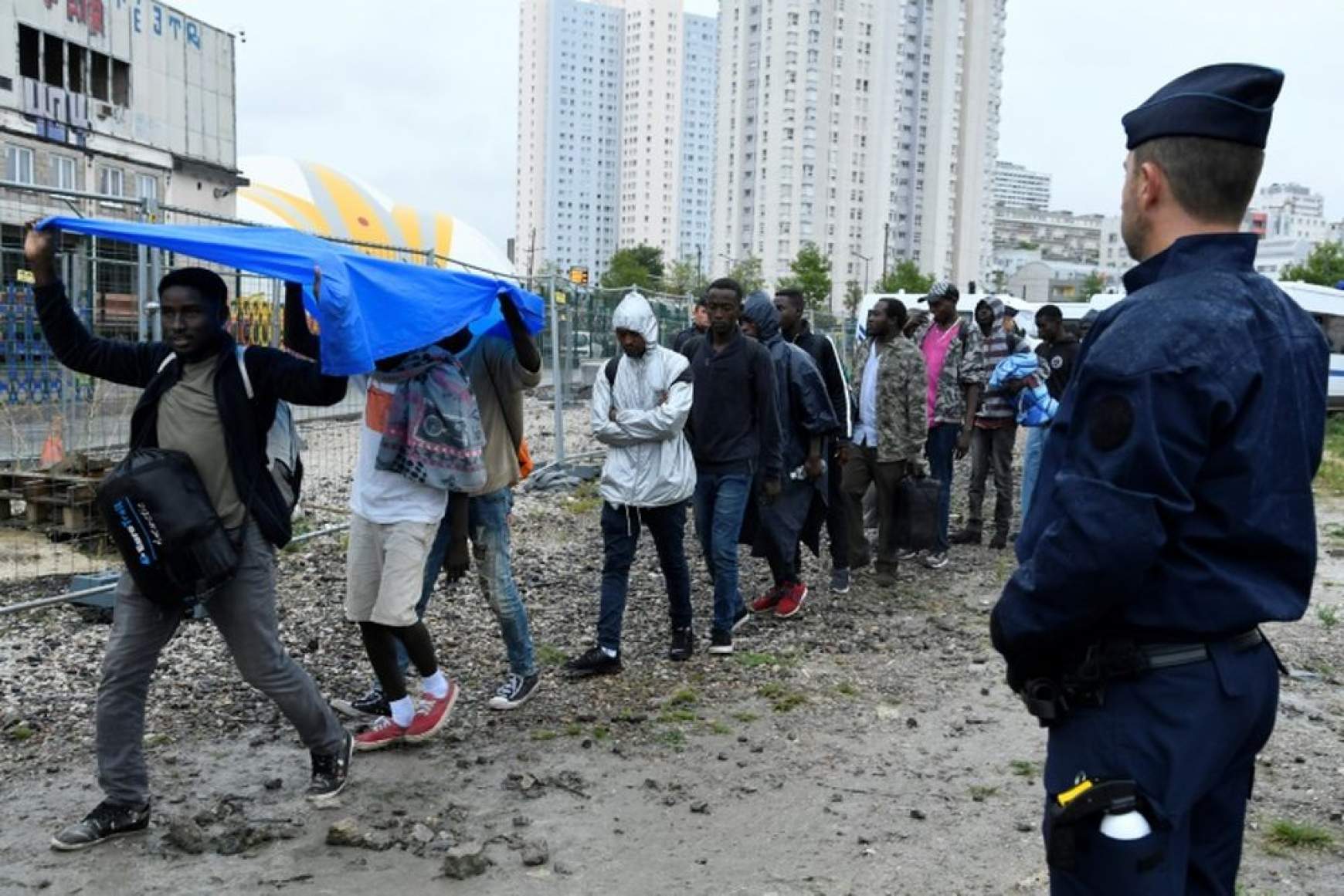201708181554340.migrants-porte-de-la-chapelle-a-paris-le-18-aou.jpg 201708181554340.migrants-porte-de-la-chapelle-a-paris-le-18-aou.jpg