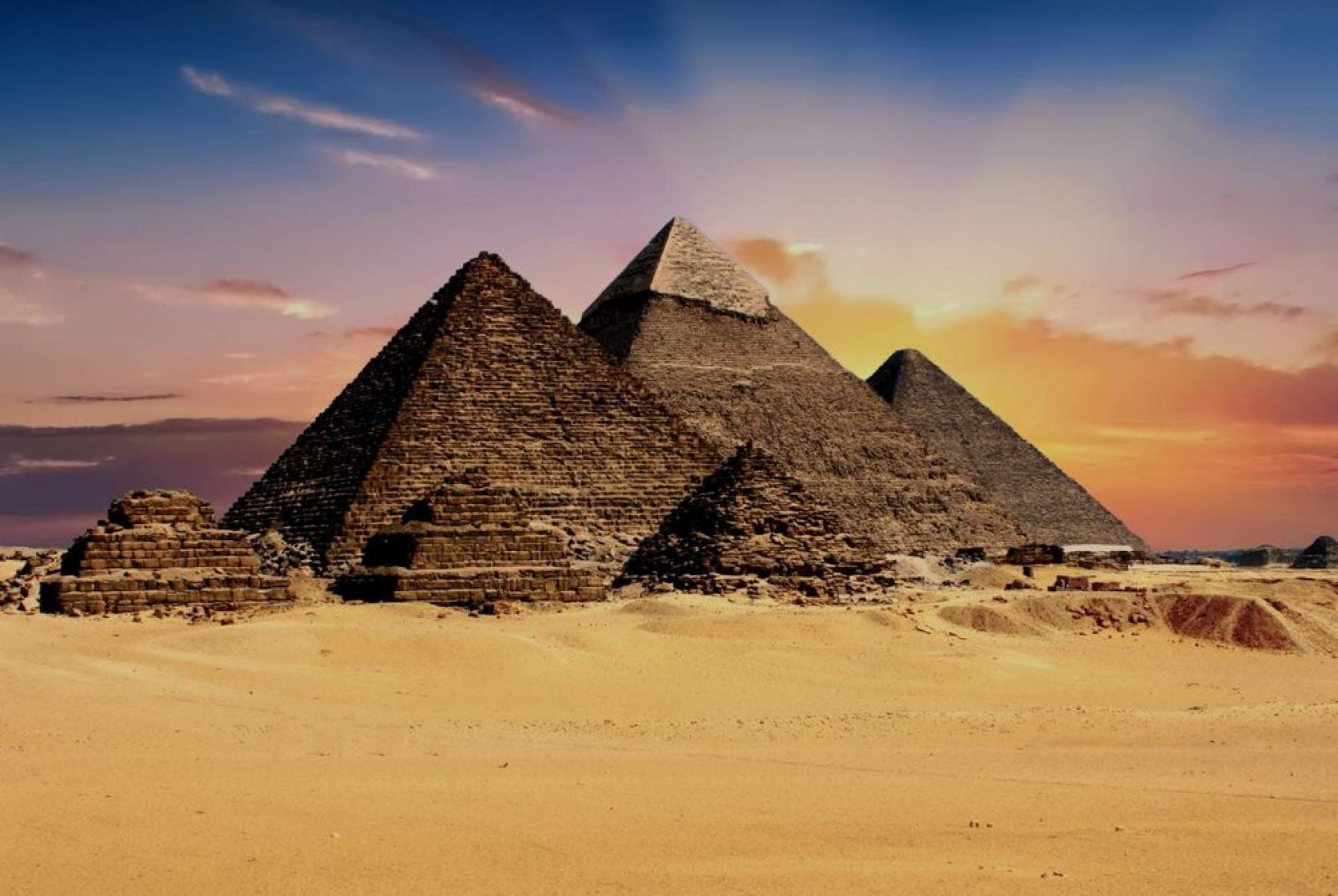 201711021726340.Egyptian-Pyramids.jpg