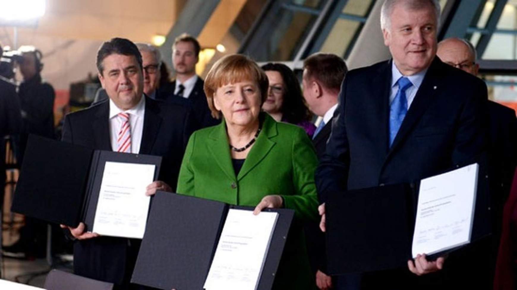 201801051227040.parteichefs-sigmar-gabriel-angela-merkel-und-horst-seehofer-.jpg 201801051227040.parteichefs-sigmar-gabriel-angela-merkel-und-horst-seehofer-.jpg