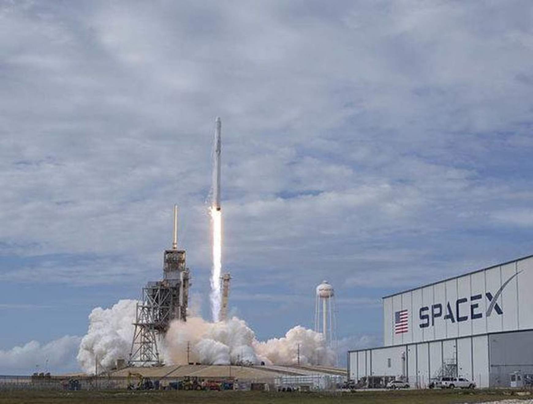 201801091032220.SpaceX-.jpg