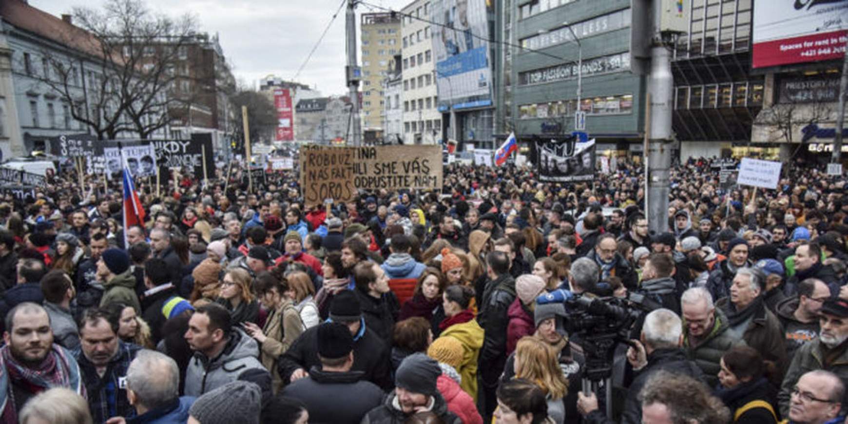 201803221541580.10__09032018_zhromazdenie_postavme_sa_za_slusne_slovensko_namestie_snp505823-e1520613799225-660x330.jpg 201803221541580.10__09032018_zhromazdenie_postavme_sa_za_slusne_slovensko_namestie_snp505823-e1520613799225-660x330.jpg