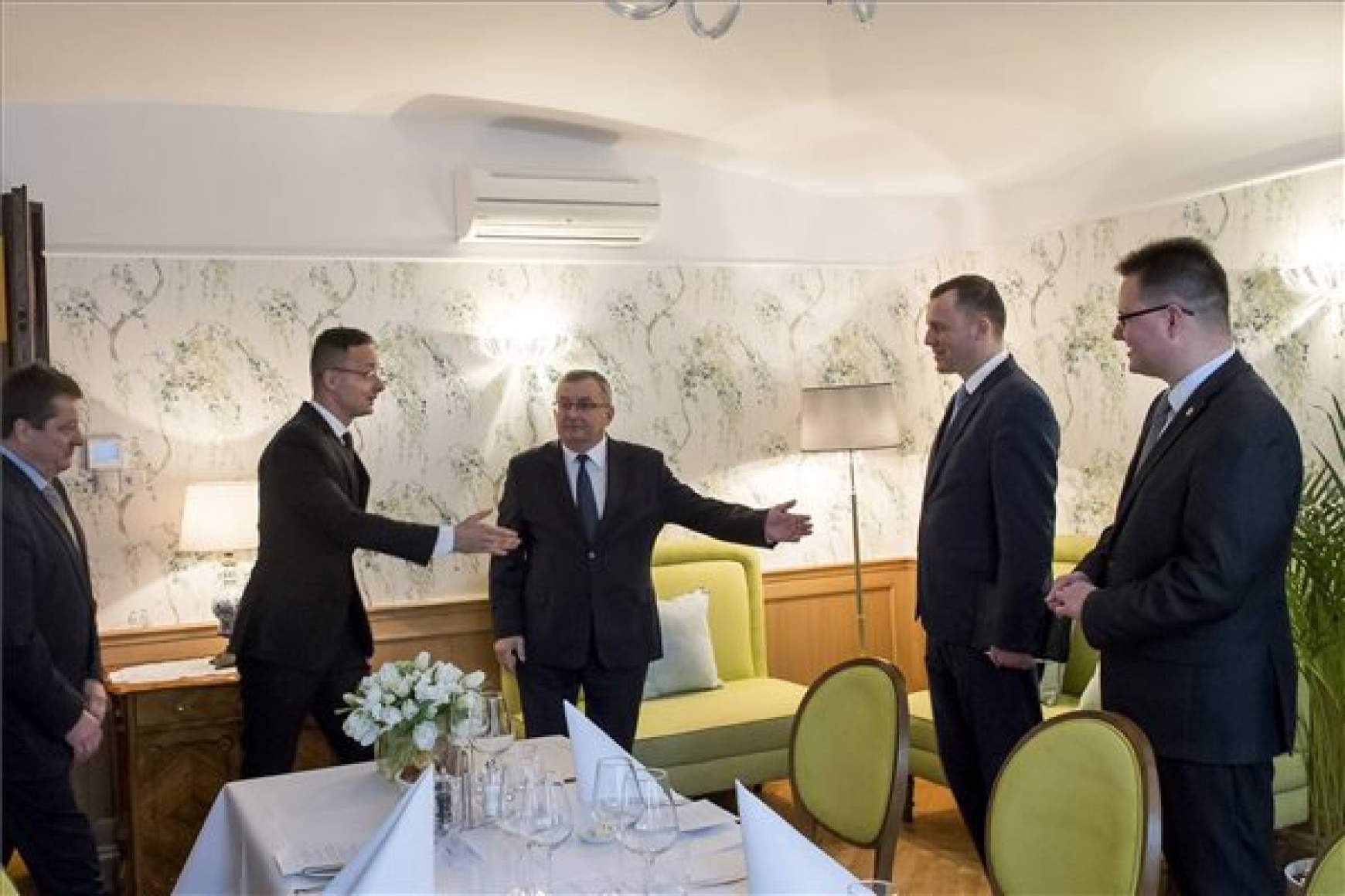 szijjarto-varso.jpg szijjarto-varso.jpg