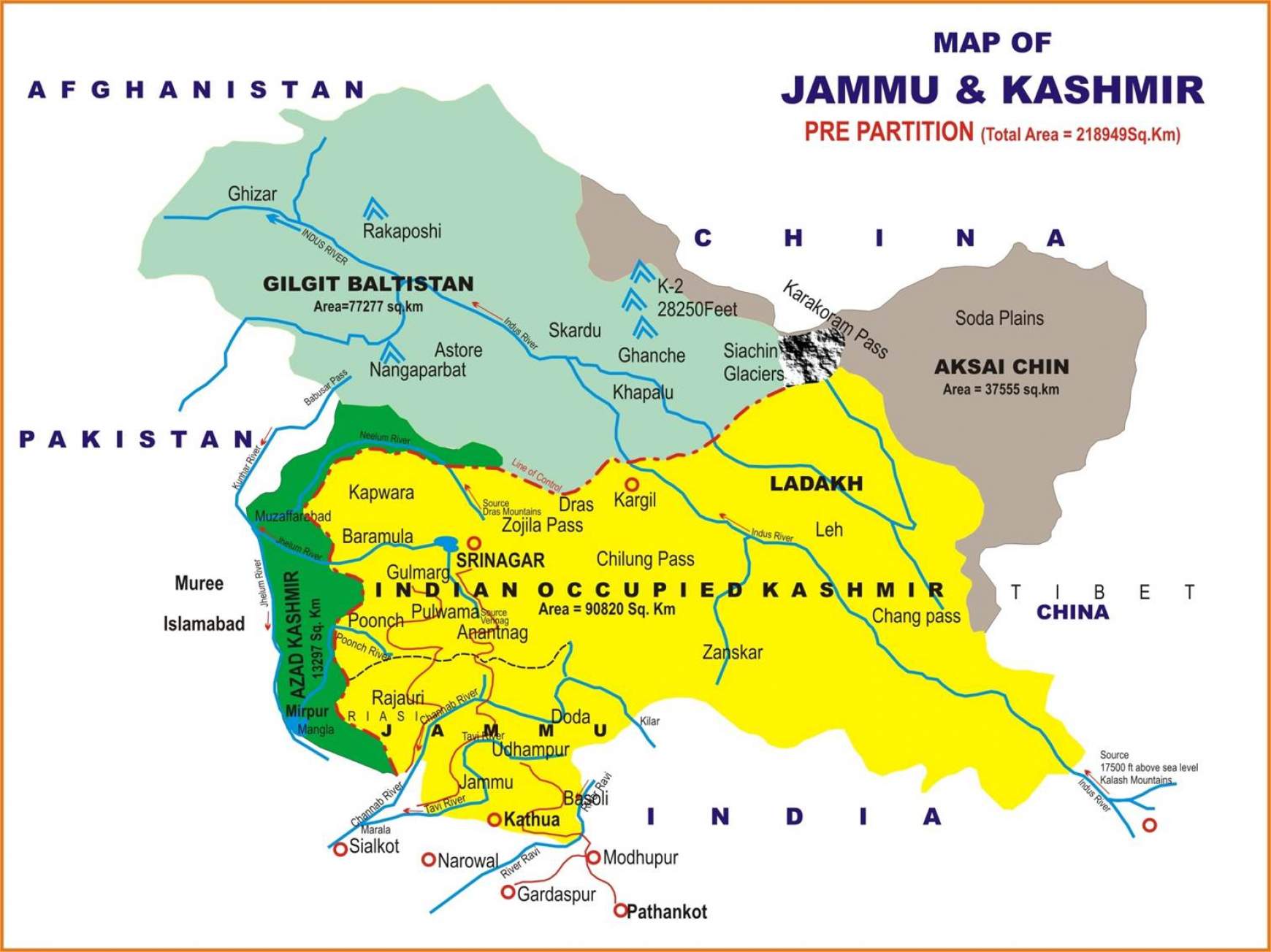 Kasmír térképe. Sárgával az India, szürkéskékkel a Pakisztán által kontroll alatt tartott régiók. Zölddel a pakisztáni államhoz tartozó autonóm tartomány, Azad Kashmir, míg szürkével a Kína által megszállás alatt tartott Aksai Chin régiók láthatóak.