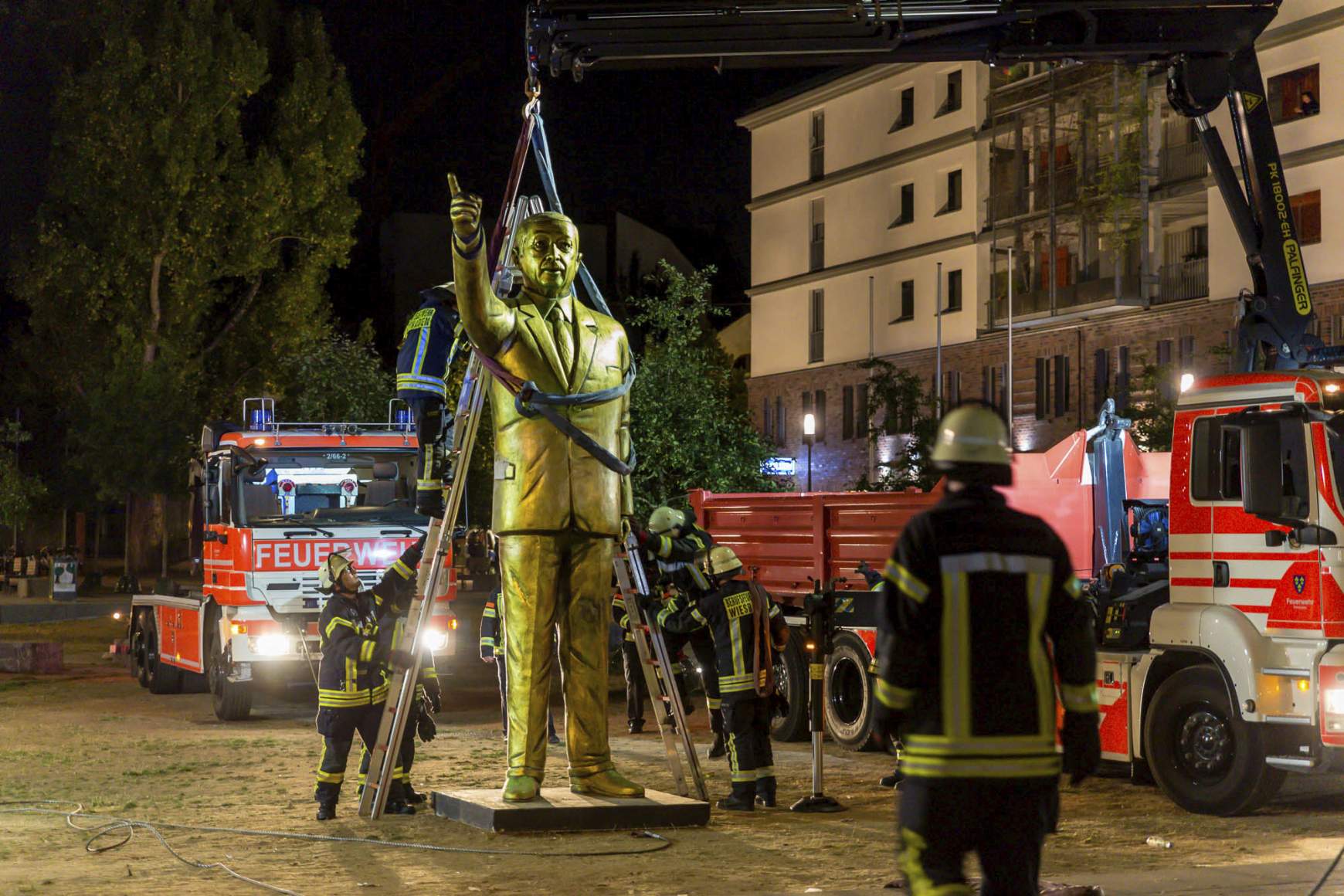 Erdogan szobor eltávolítása Németországban