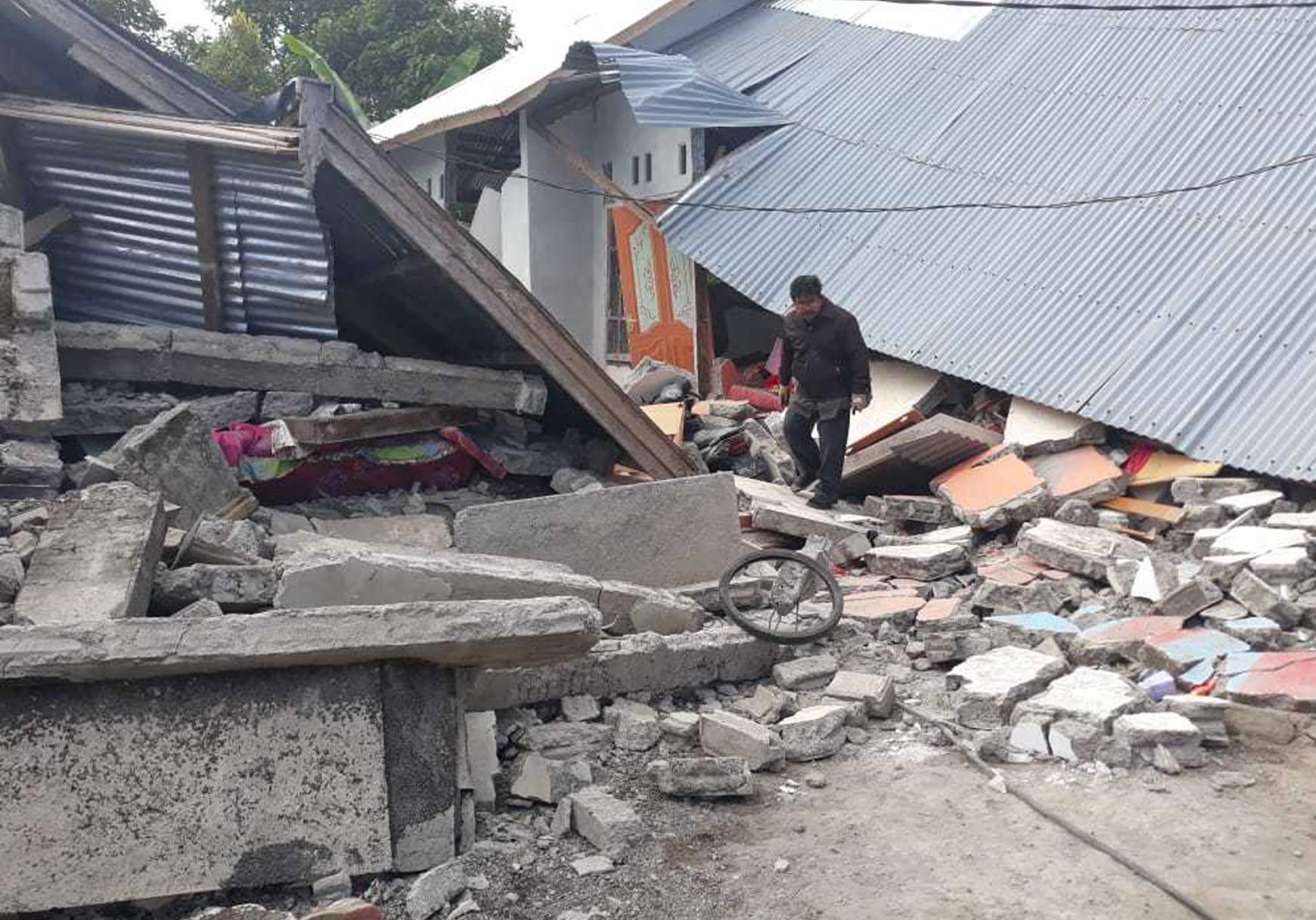 Indonézia - földrengés