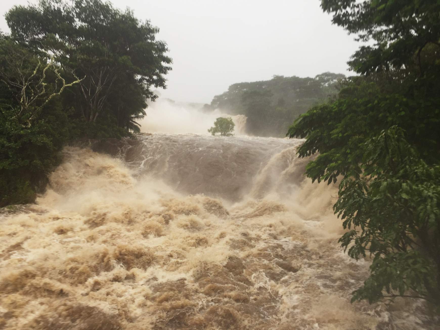 A Wailuku folyó is megáradt az esőzések következtében
