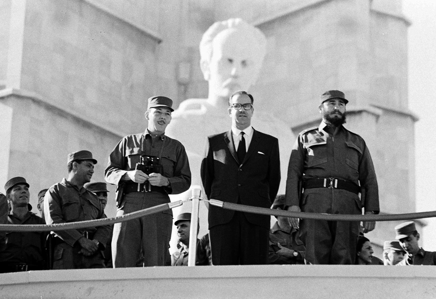 Fidel Castro, Raúl Castro, Osvaldo Dorticos